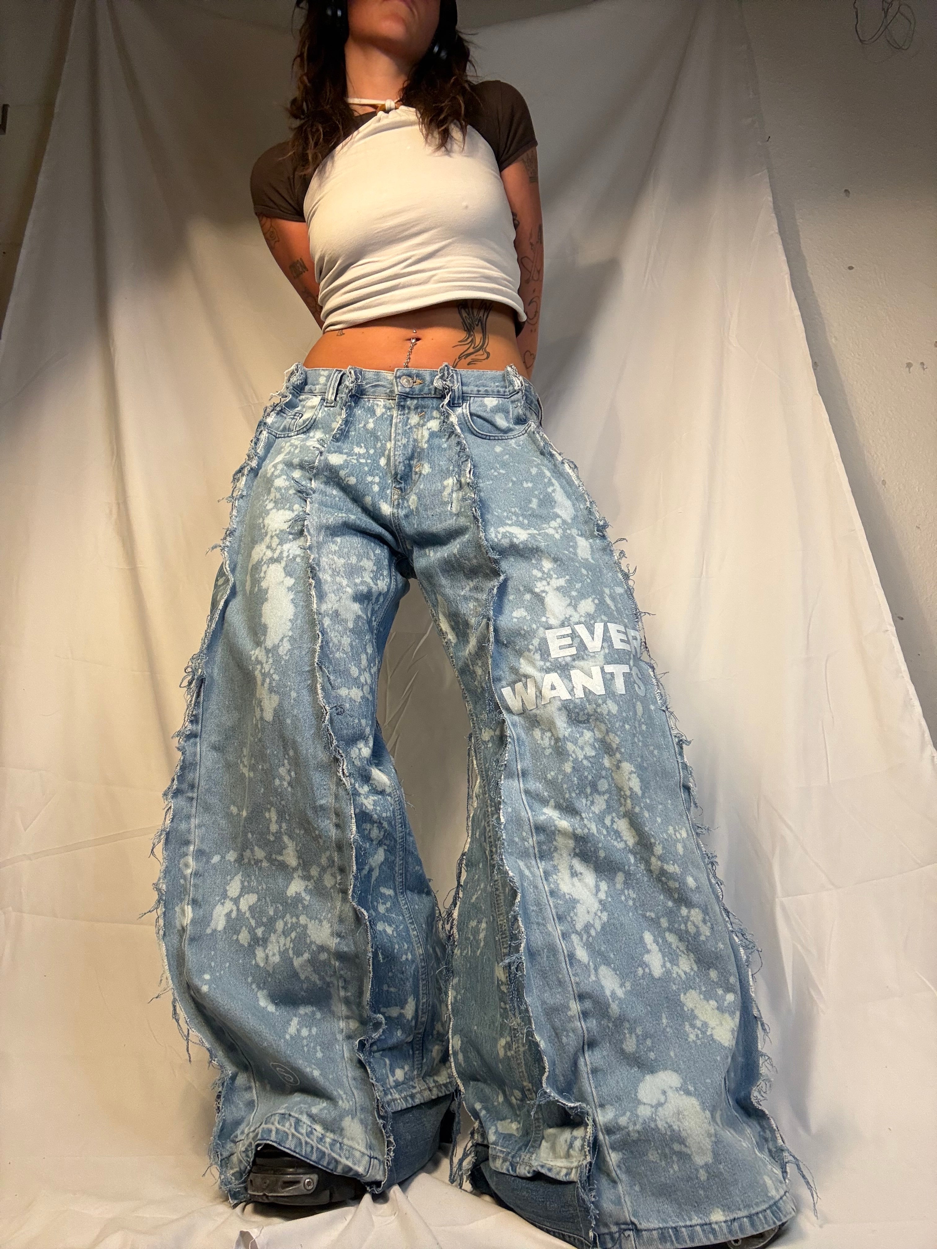 BAGGY OVERSIZE BLEACH LIGHT DENIM W TEXT DETAIL SPG PANTS
