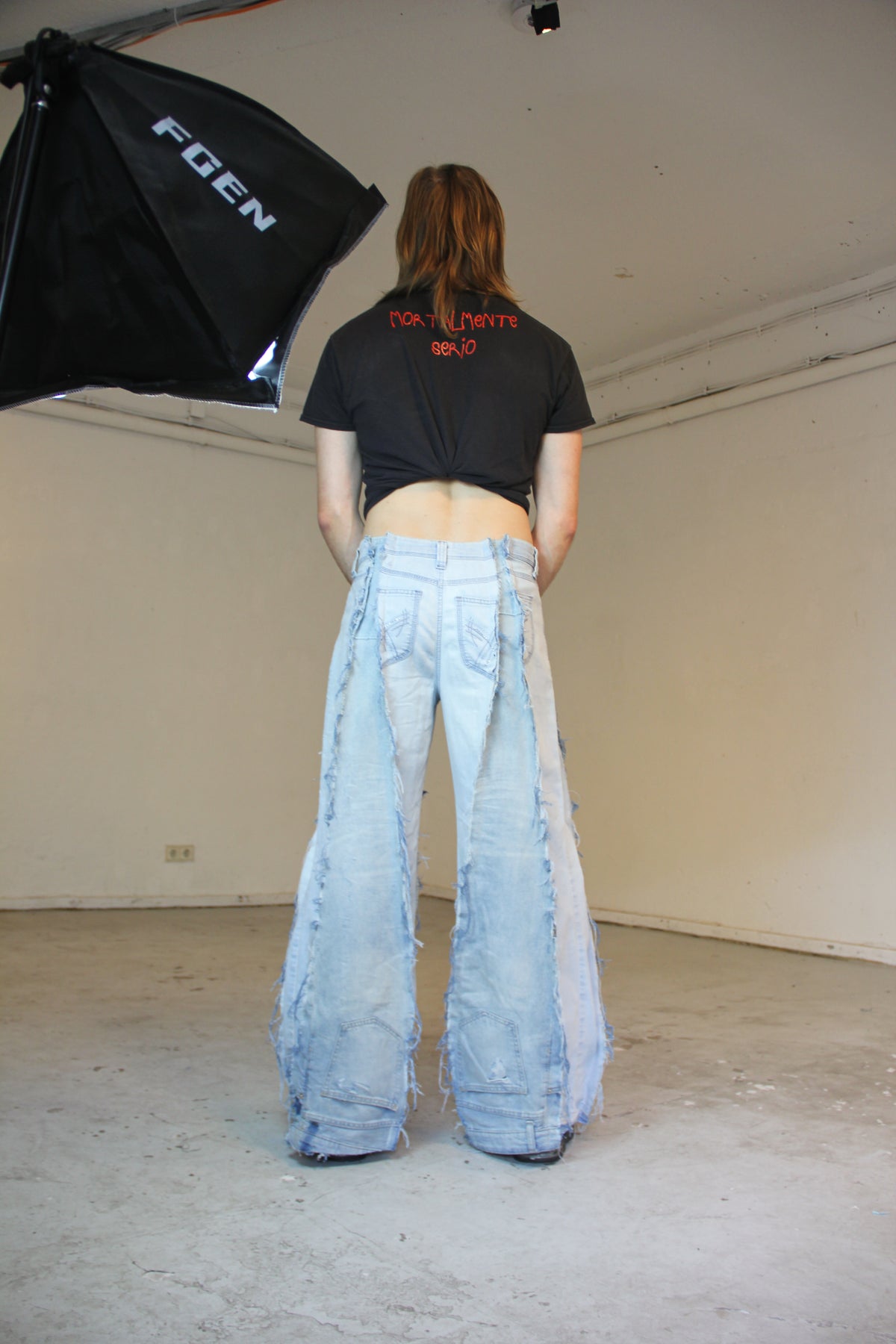 FLARED DISTRESSED LIGHT DENIM SPG PANTS