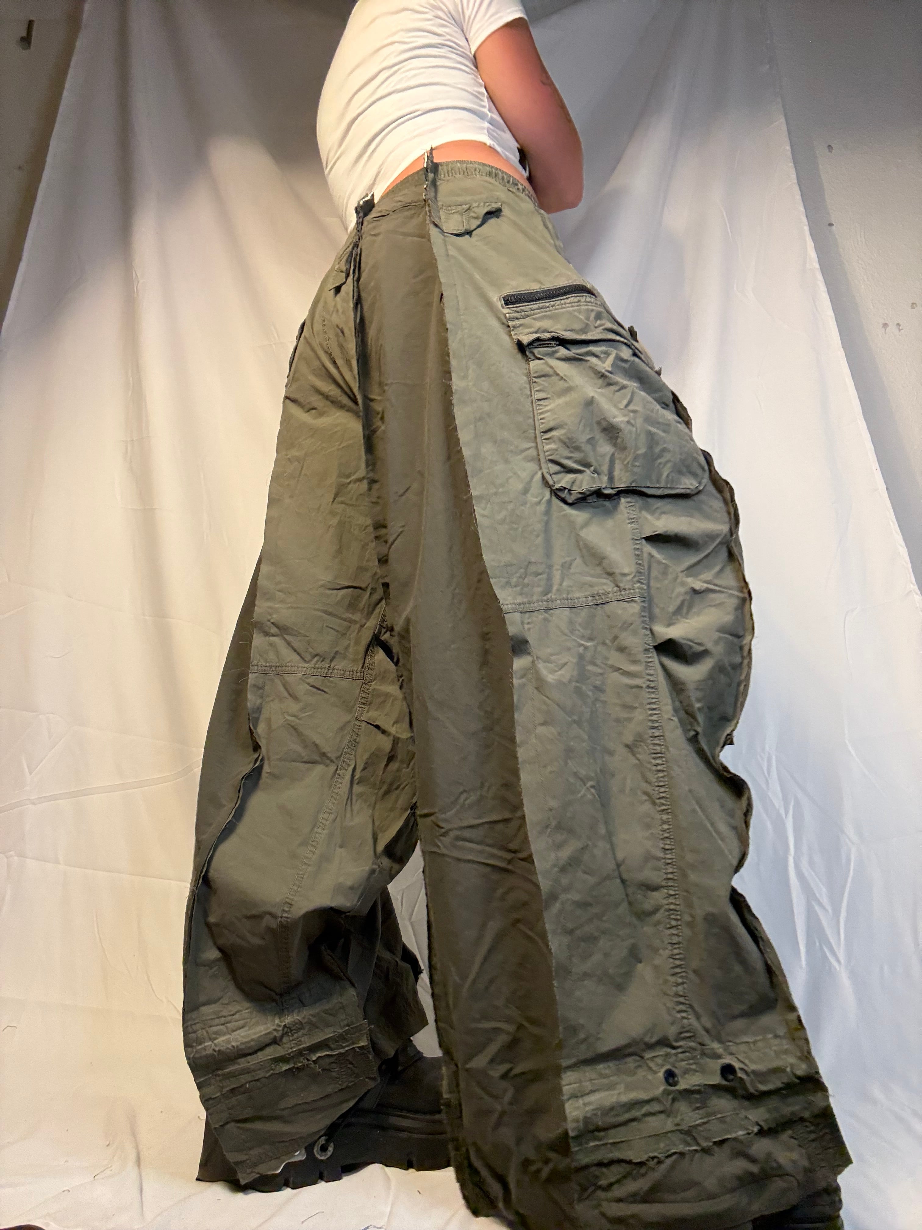 BAGGY DARK GREEN SPG PARACHUTE PANTS