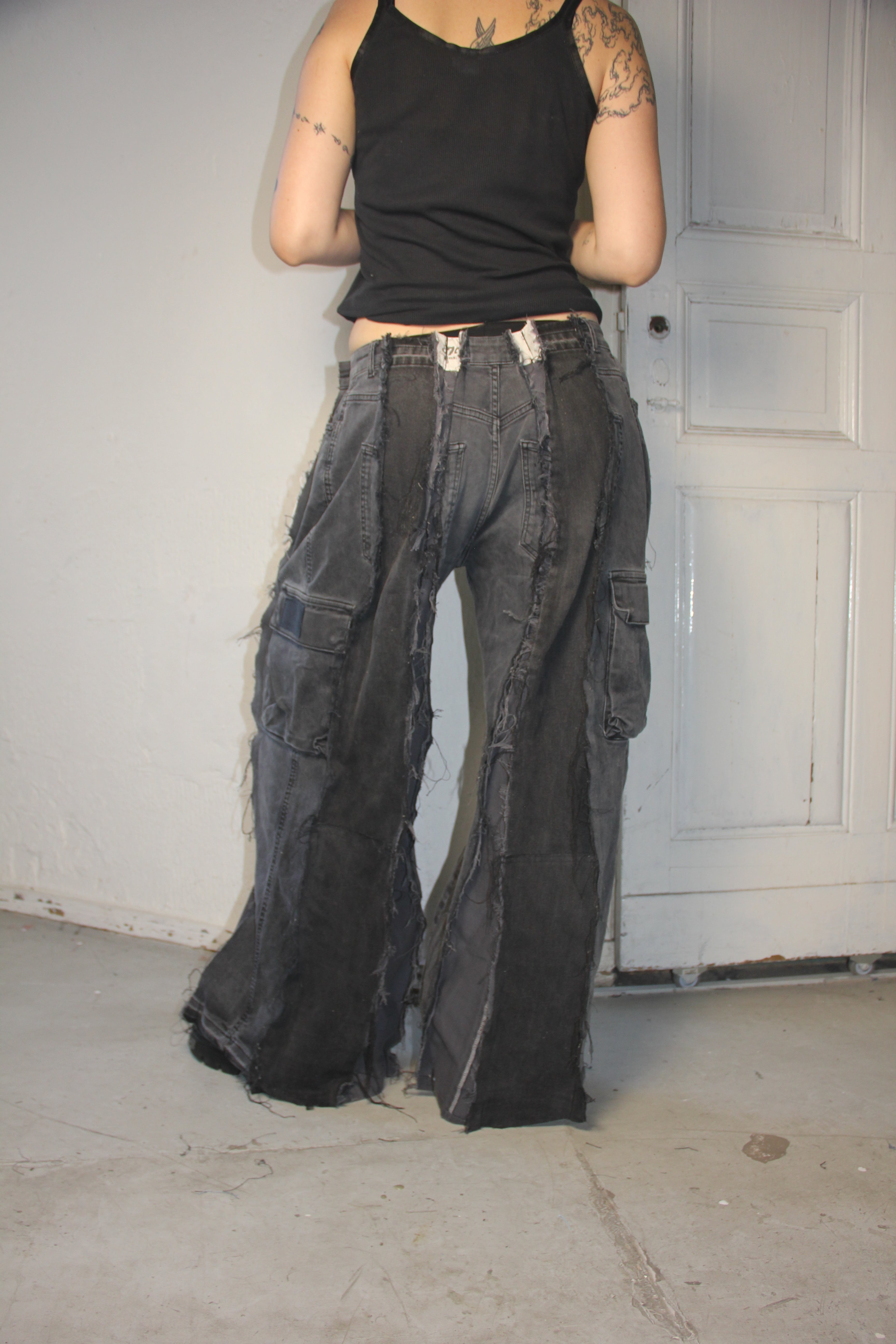 LIMITED EDITION BAGGY DARK GREY INSIDE-OUT CARGO SPG PANTS