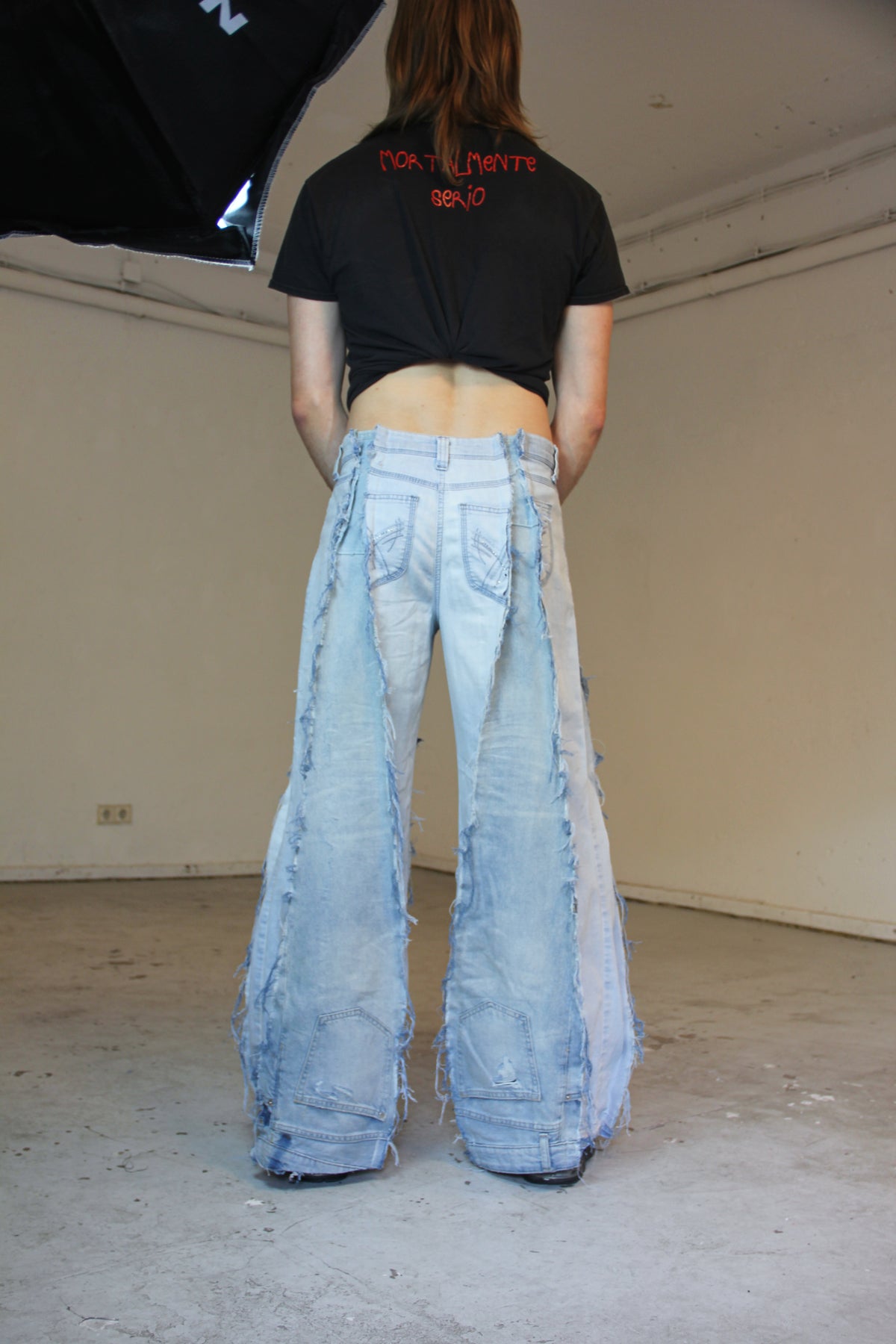FLARED DISTRESSED LIGHT DENIM SPG PANTS