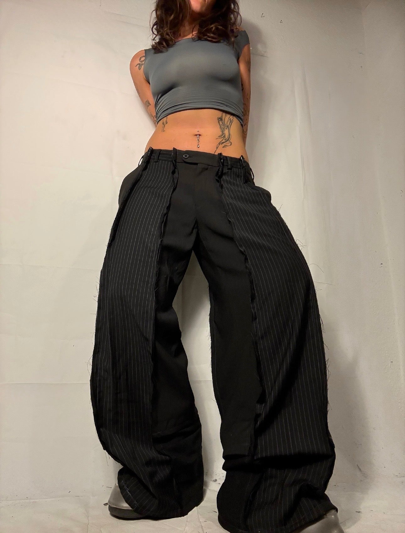 BAGGY BLACK PINSTIBE SPG SUITPANTS