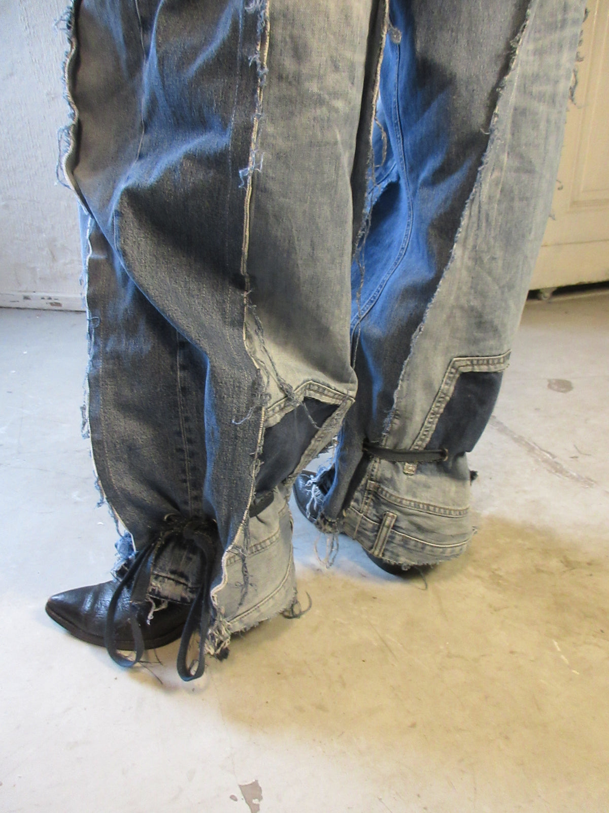BAGGY TIE-IN LIGHT DENIM SPG PANTS