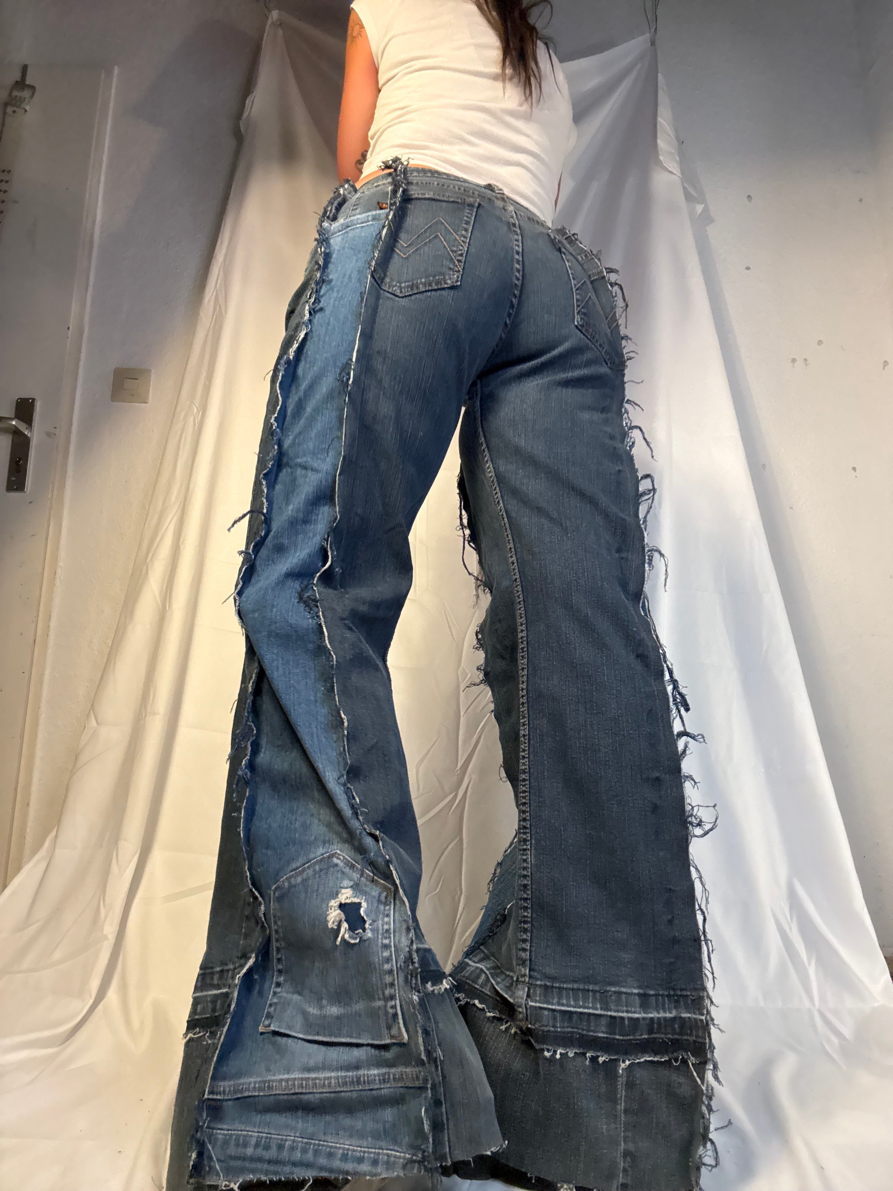 LIGHT SLIM PATCHED RIPPED DENIM SPG PANTS