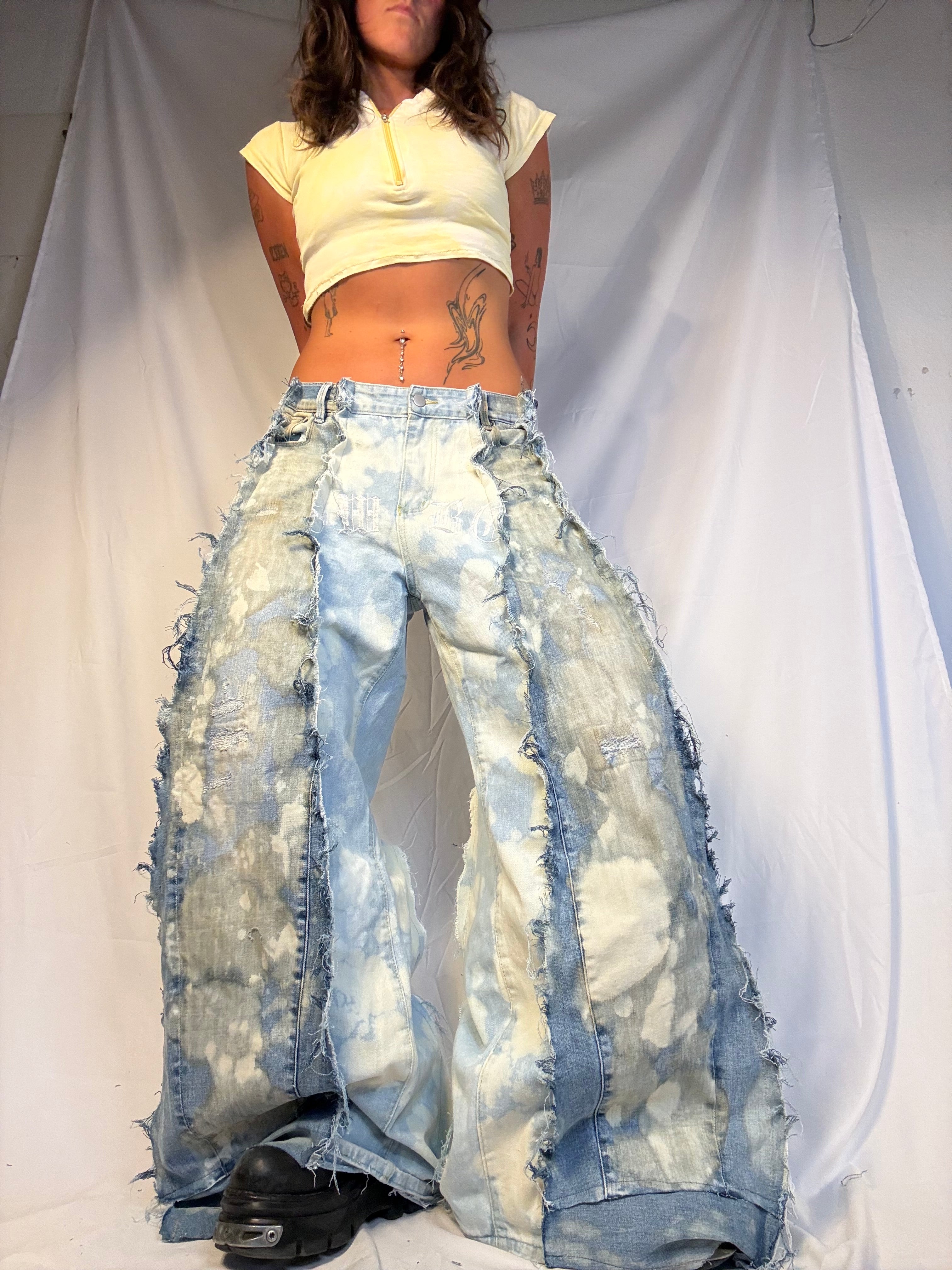 EXTRA BAGGY BLEACH STAINED LIGHT DENIM SPG PANTS