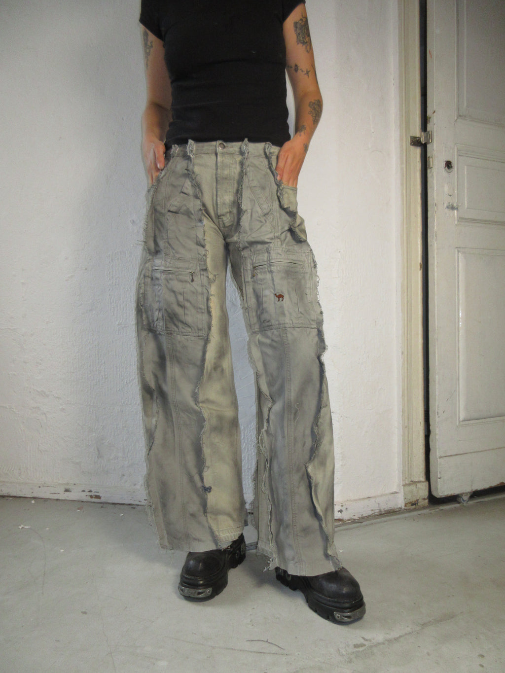 EXTRA LONG STAINED DENIM/CARGO SPG PANTS