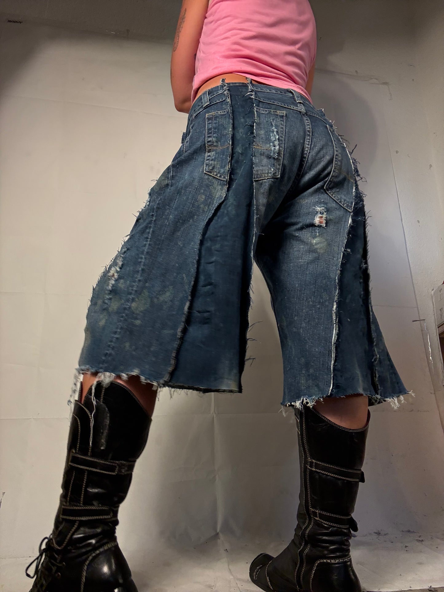 RIPPED BLEACHED DENIM SPG JORTS