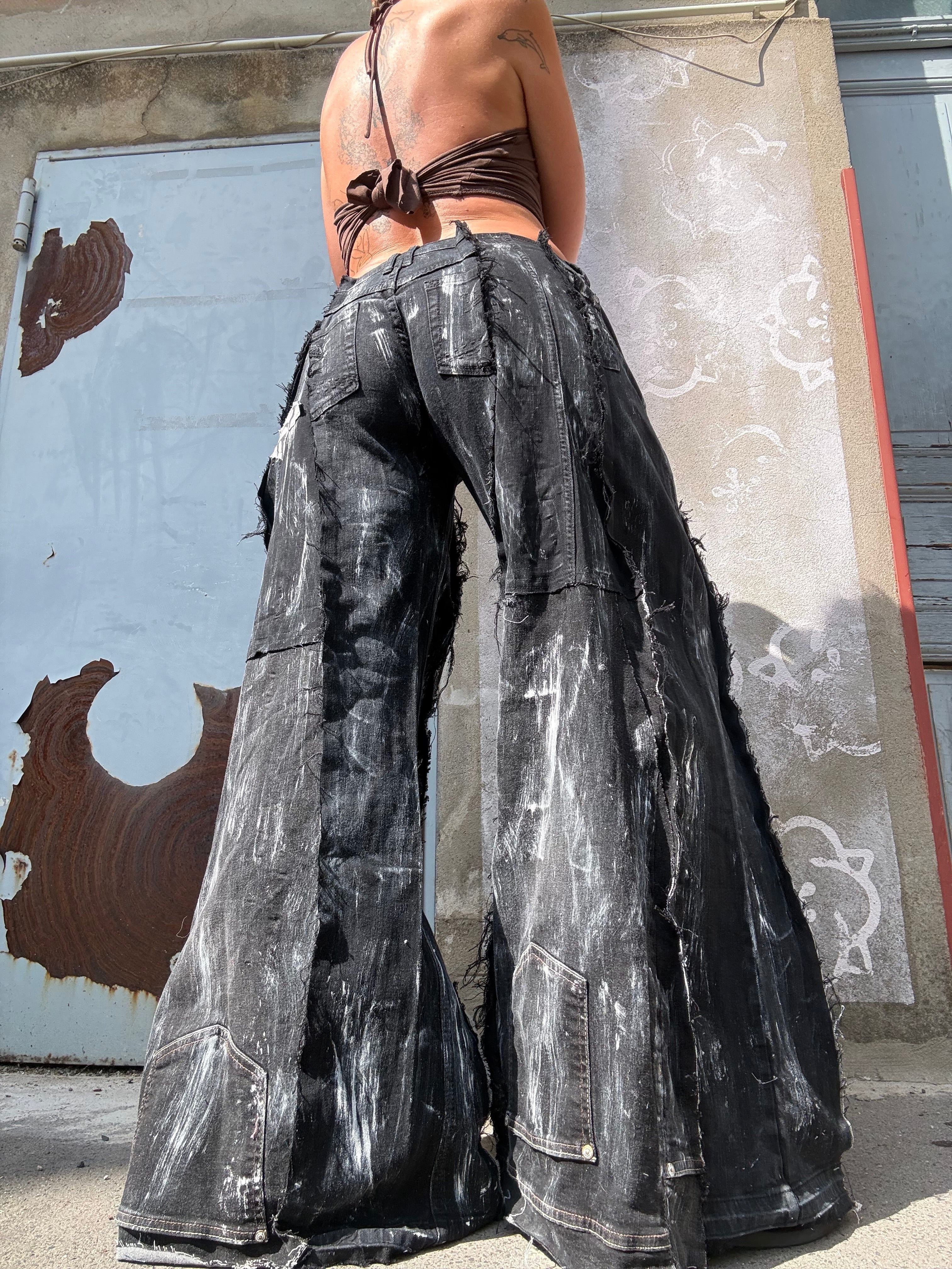 EXTRA BAGGY ALL BLACK / WHITE STAINED SPG PANTS