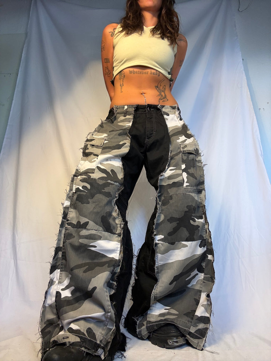 EXTRA BAGGY CARGO WHITE/BLACK CAMO SPG PANTS
