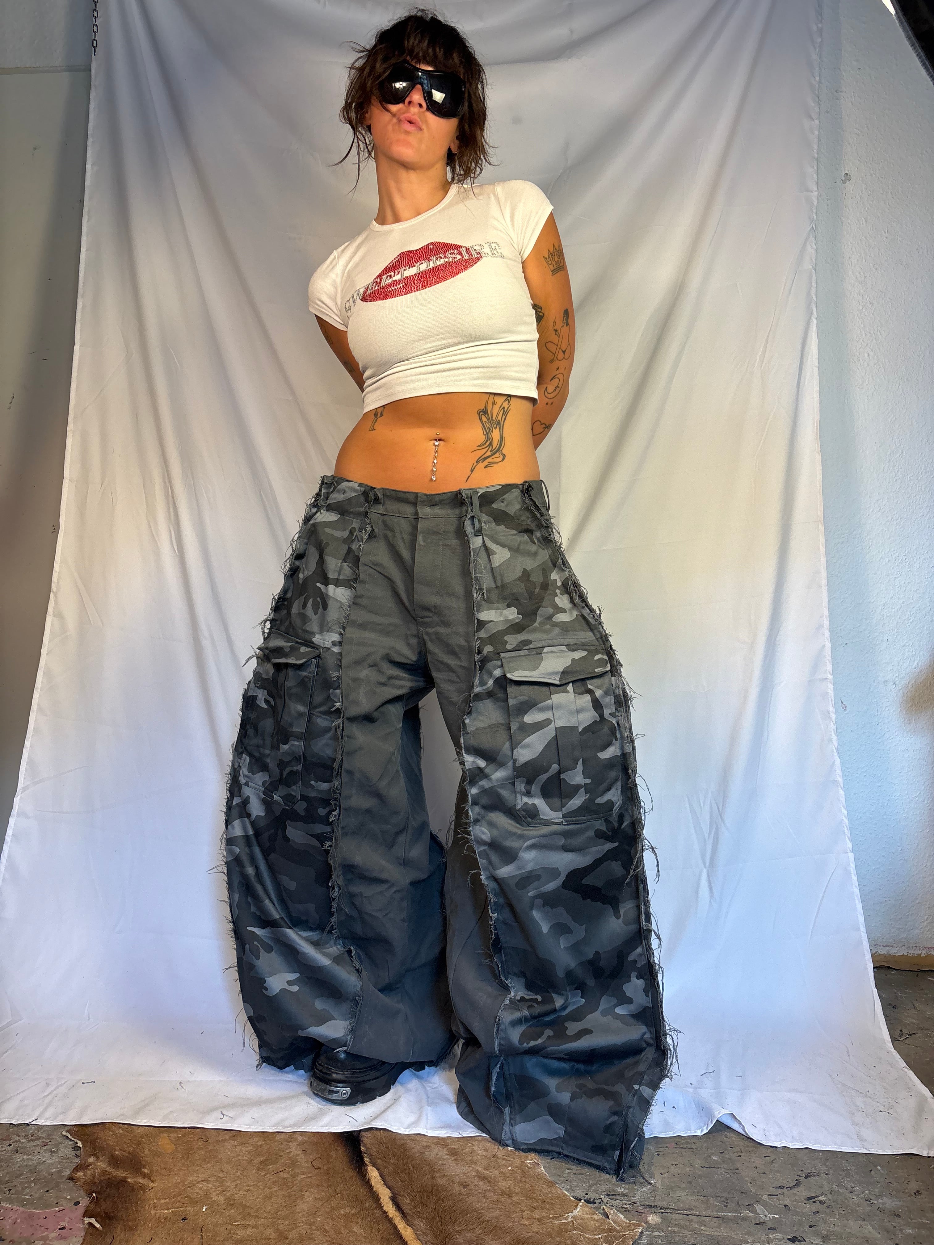 EXTRA BAGGY DARK CAMO CARGO SPG PANTS