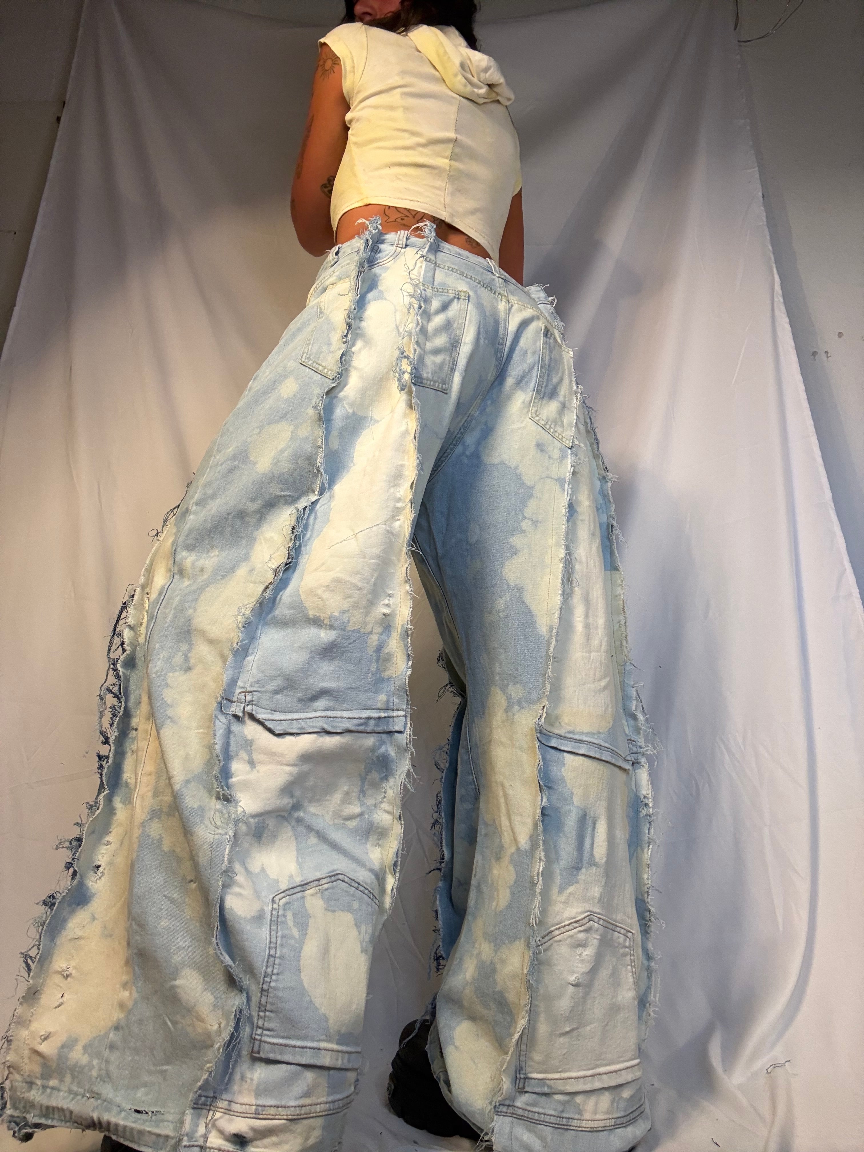 EXTRA BAGGY BLEACH STAINED LIGHT DENIM SPG PANTS