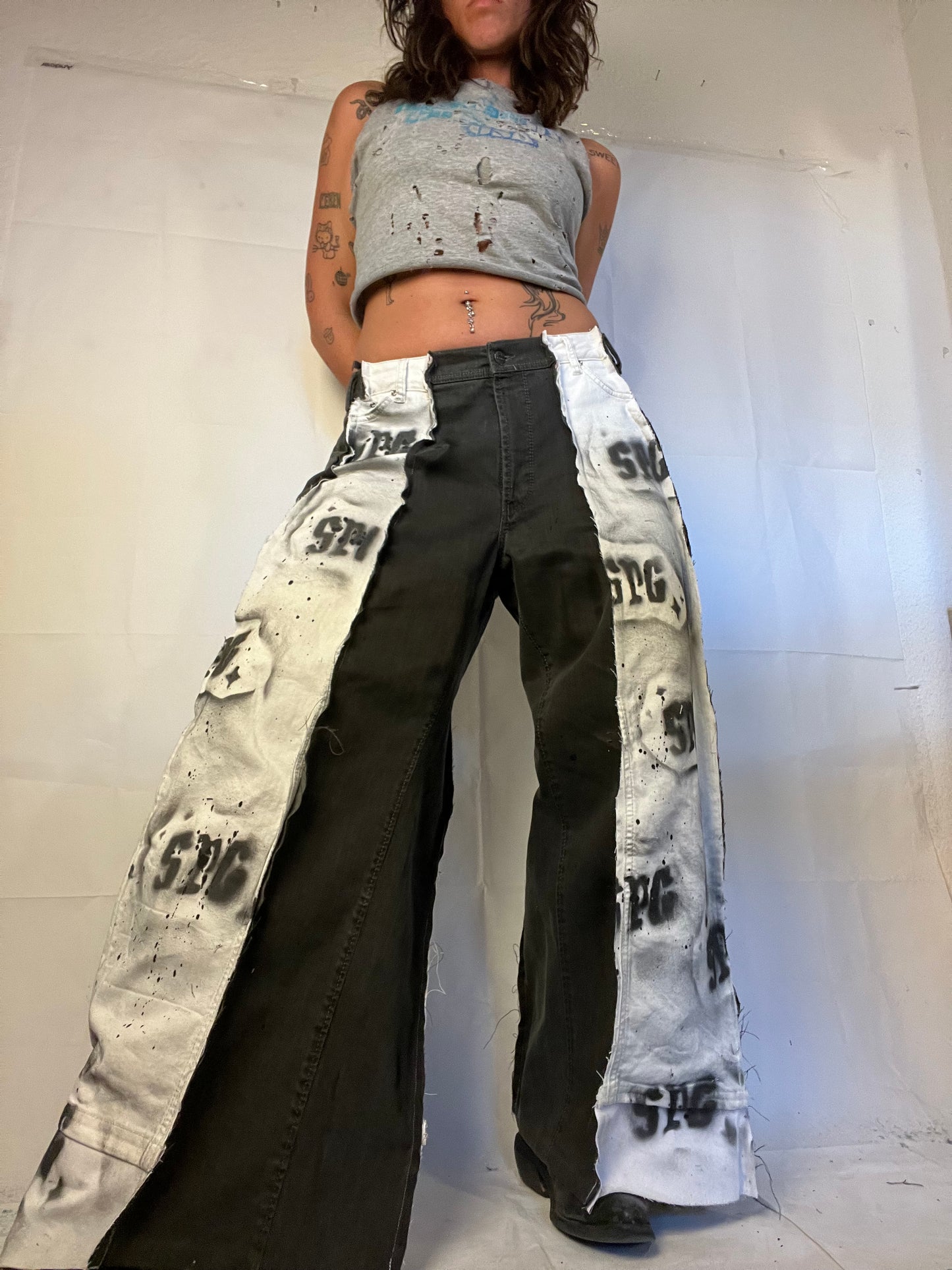 BAGGY WHITE/DARK GREY SOG PANTS W DETAILS