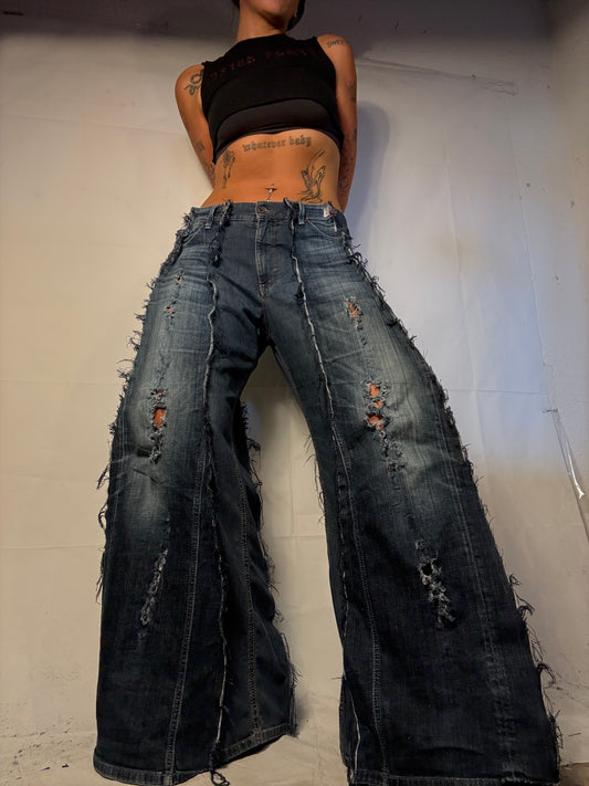 FLARED DISTRESSED DENIM SPG PANTS