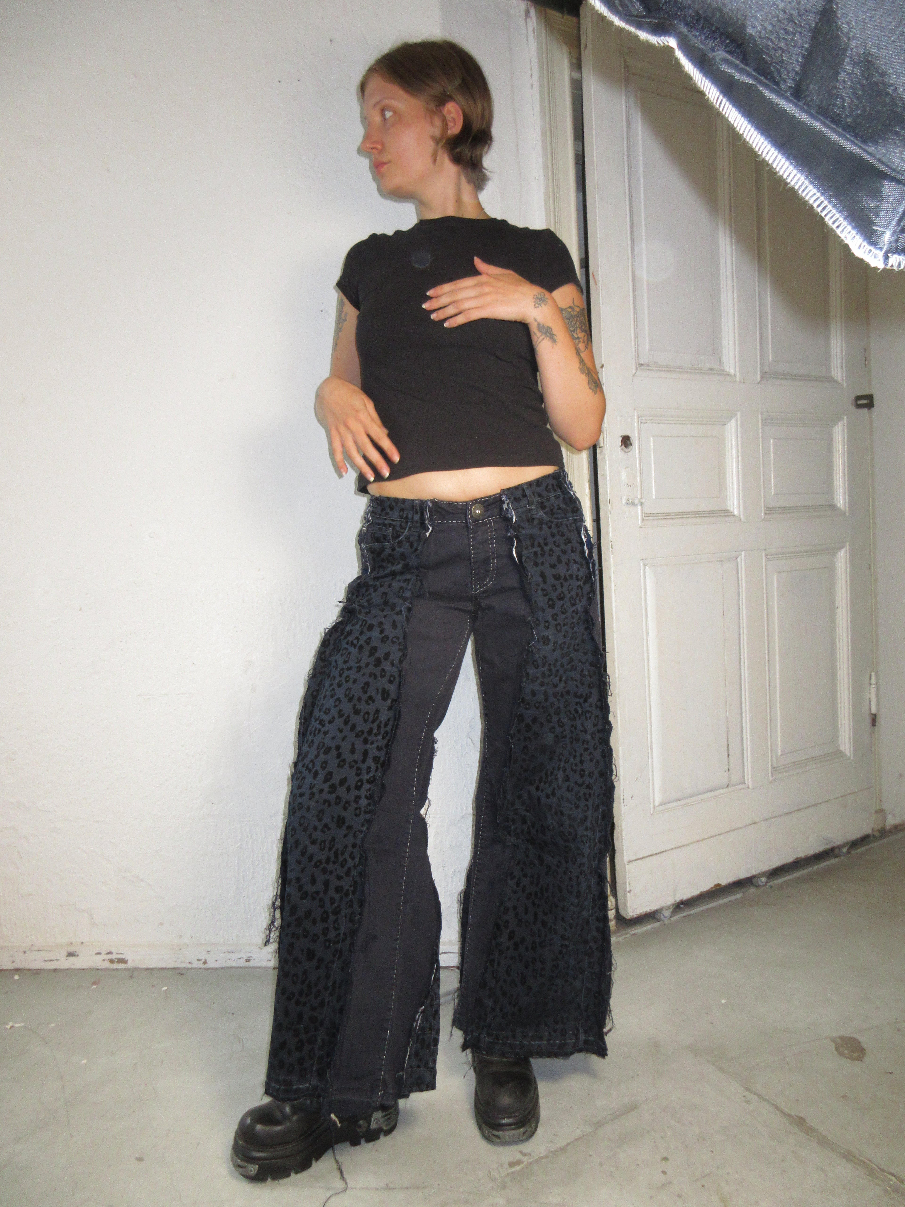 FLARED DARK LEO SPG PANTS