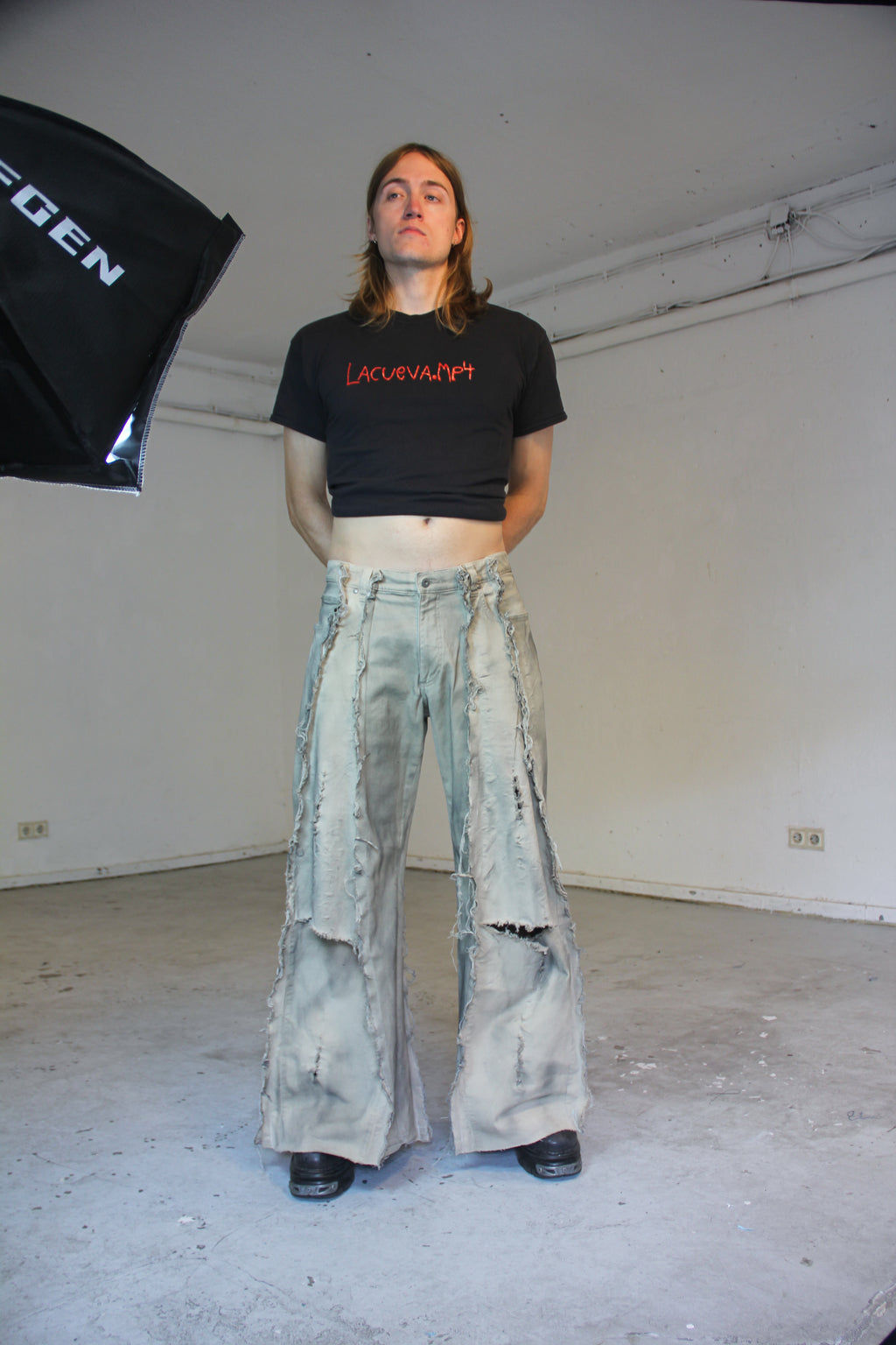 BAGGY RIPPED GREY-STAINED SPG PANTS