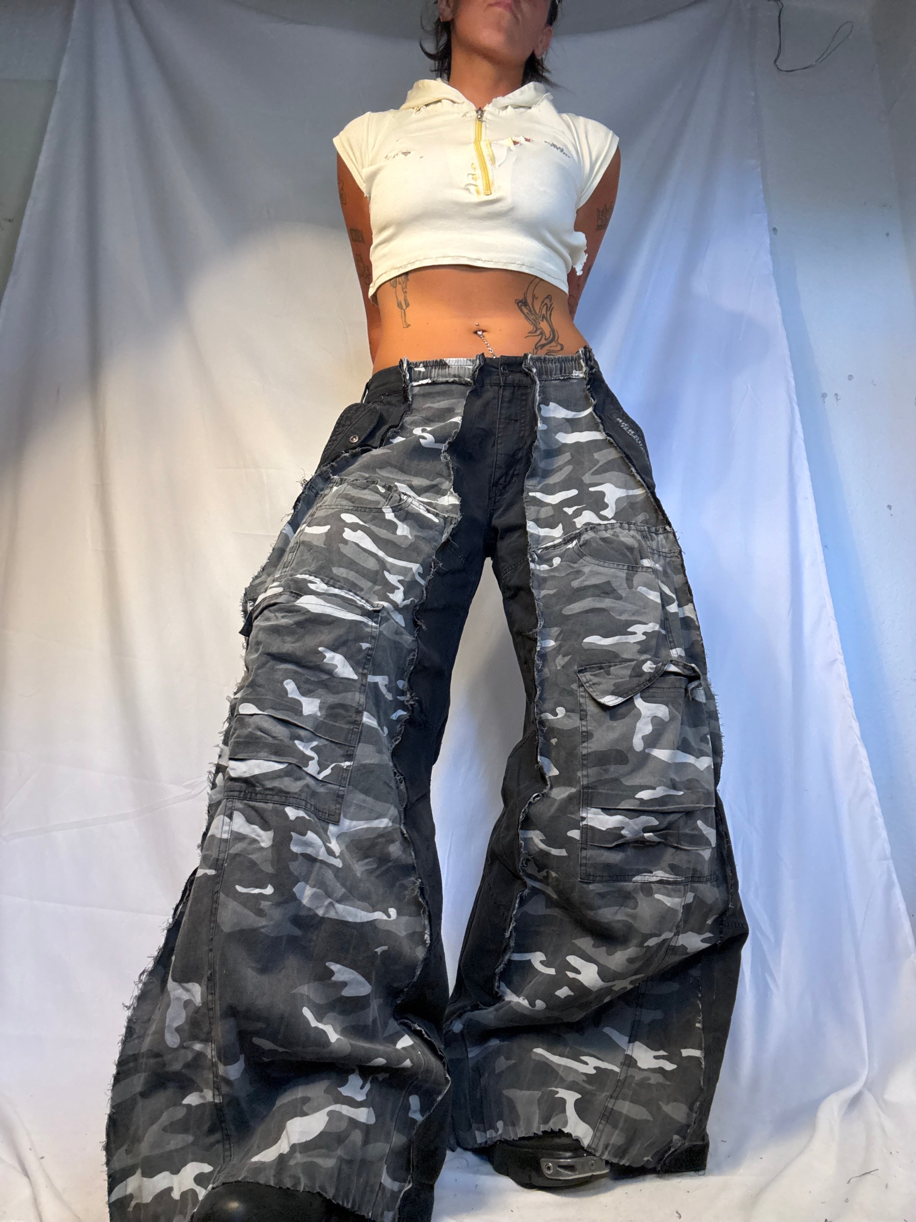EXTRA BAGGY BLACK/WHITE CAMO SPG PANTS