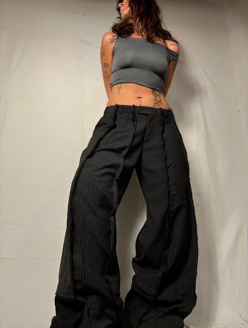 BAGGY BLACK PINSTIBE SPG SUITPANTS