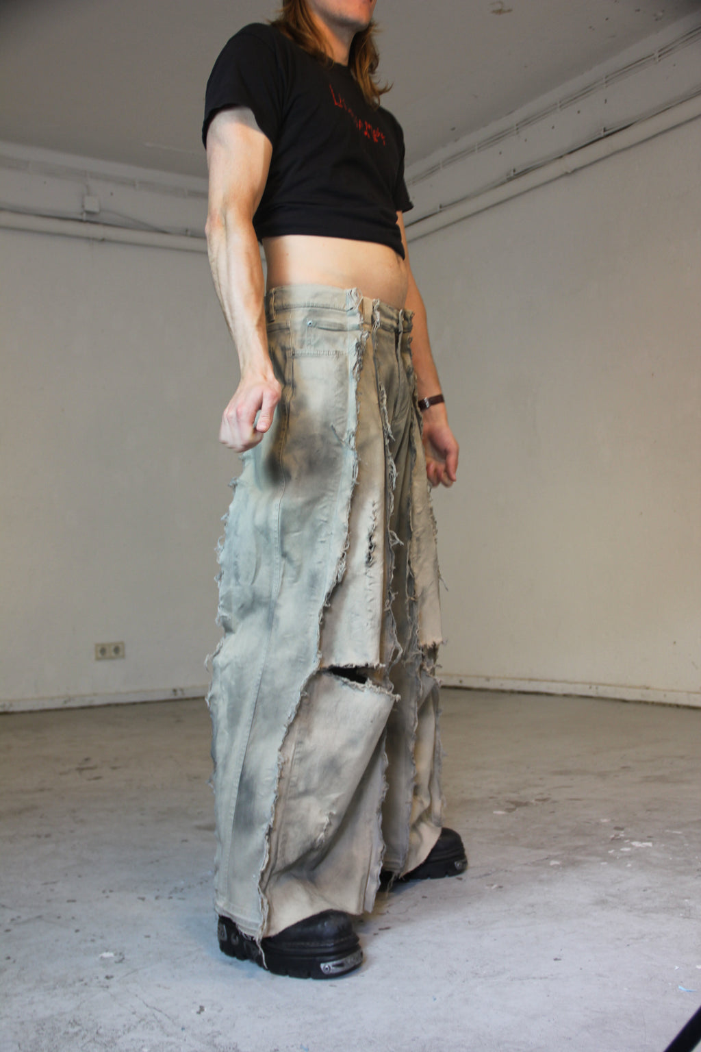 BAGGY RIPPED GREY-STAINED SPG PANTS