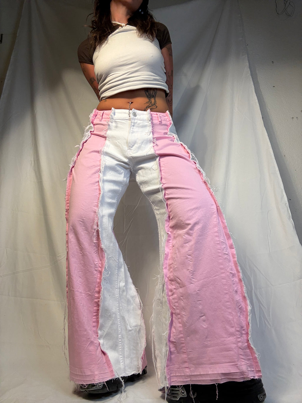 WIDE WHITE/BABY PINK SPG PANTS