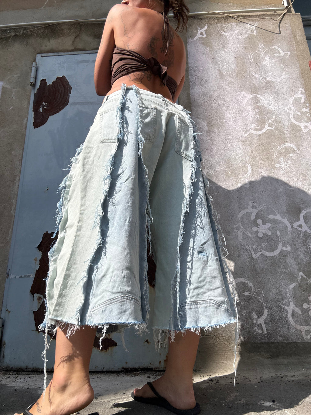 EXTRA BAGGY RIPPED LIGHT DENIM SPG JORTS