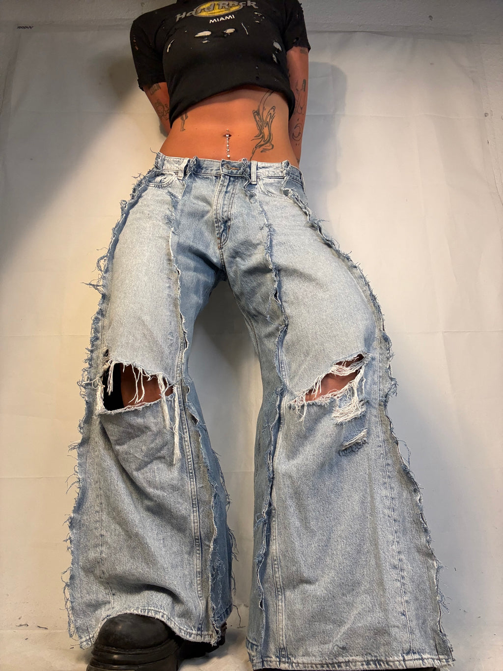 BAGGY RIPPED LIGHT DENIM SPG PANTS