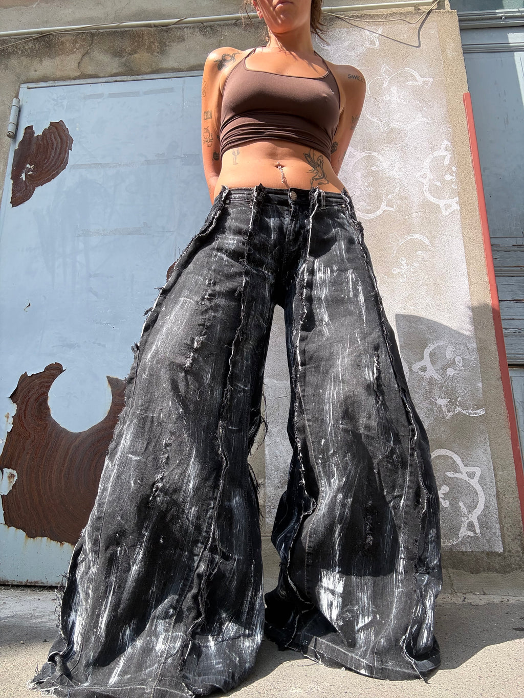 EXTRA BAGGY ALL BLACK / WHITE STAINED SPG PANTS