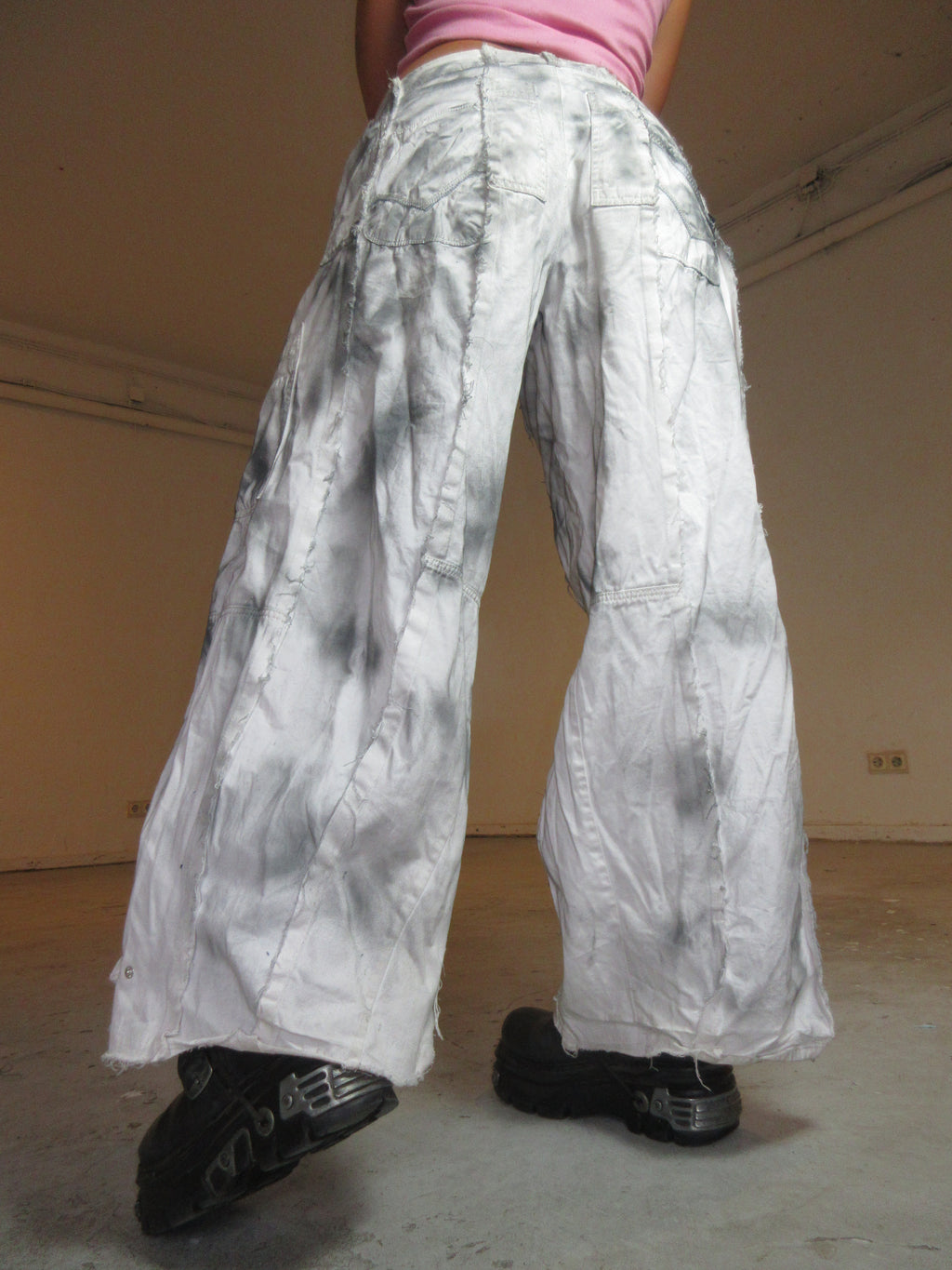 LIMITED EDITION BAGGY Y2K WHITE STAINED CARGO SPG PANTS