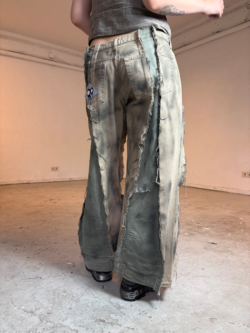 LIMITED EDITION BAGGY RIPPED SAND/GREEN STAINED SPG PANTS