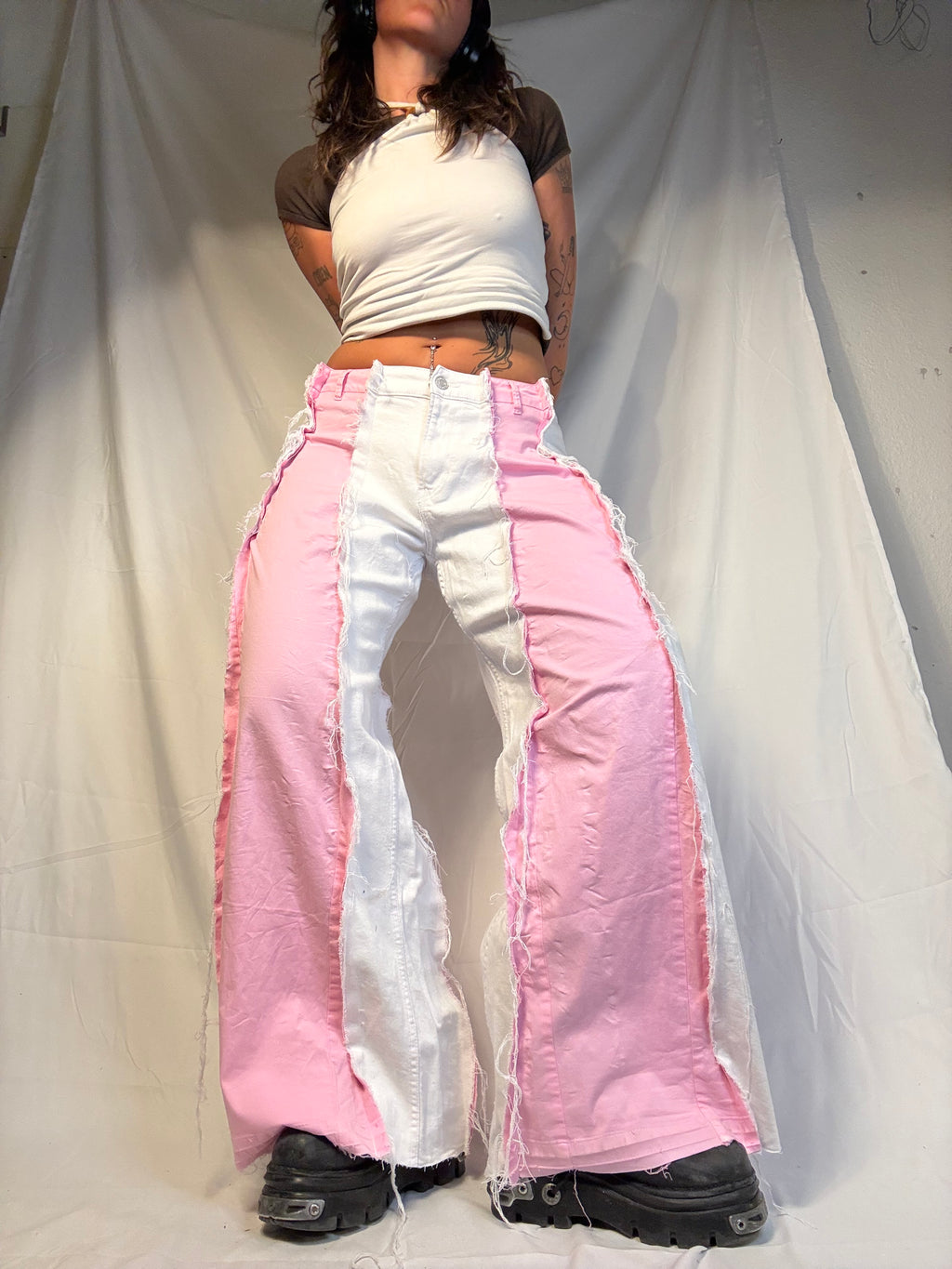 WIDE WHITE/BABY PINK SPG PANTS