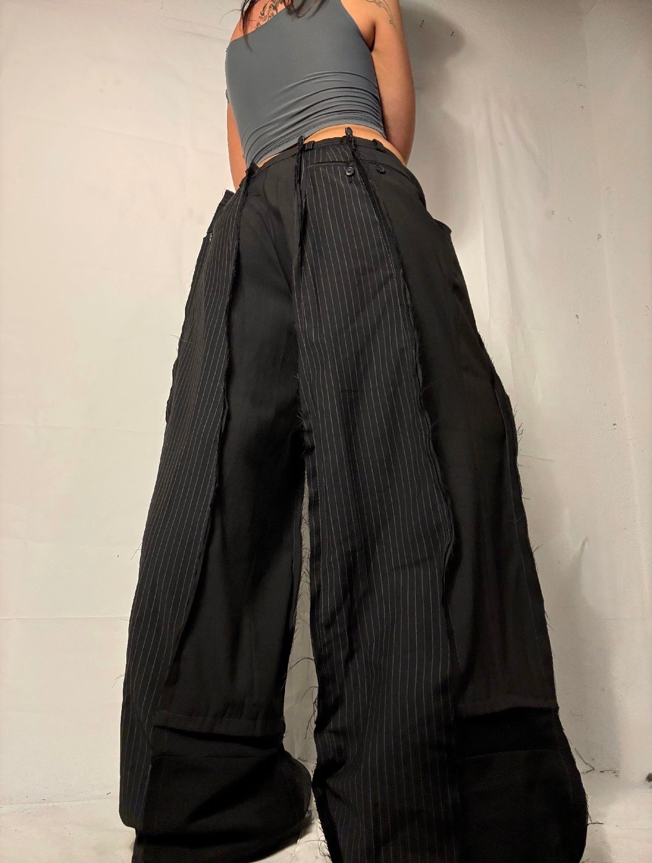 BAGGY BLACK PINSTIBE SPG SUITPANTS