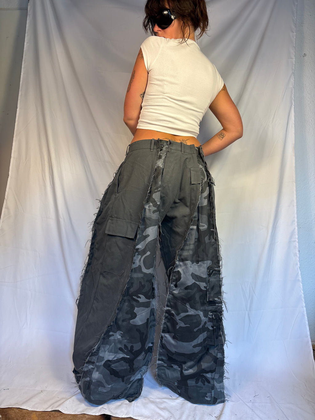 EXTRA BAGGY DARK CAMO CARGO SPG PANTS