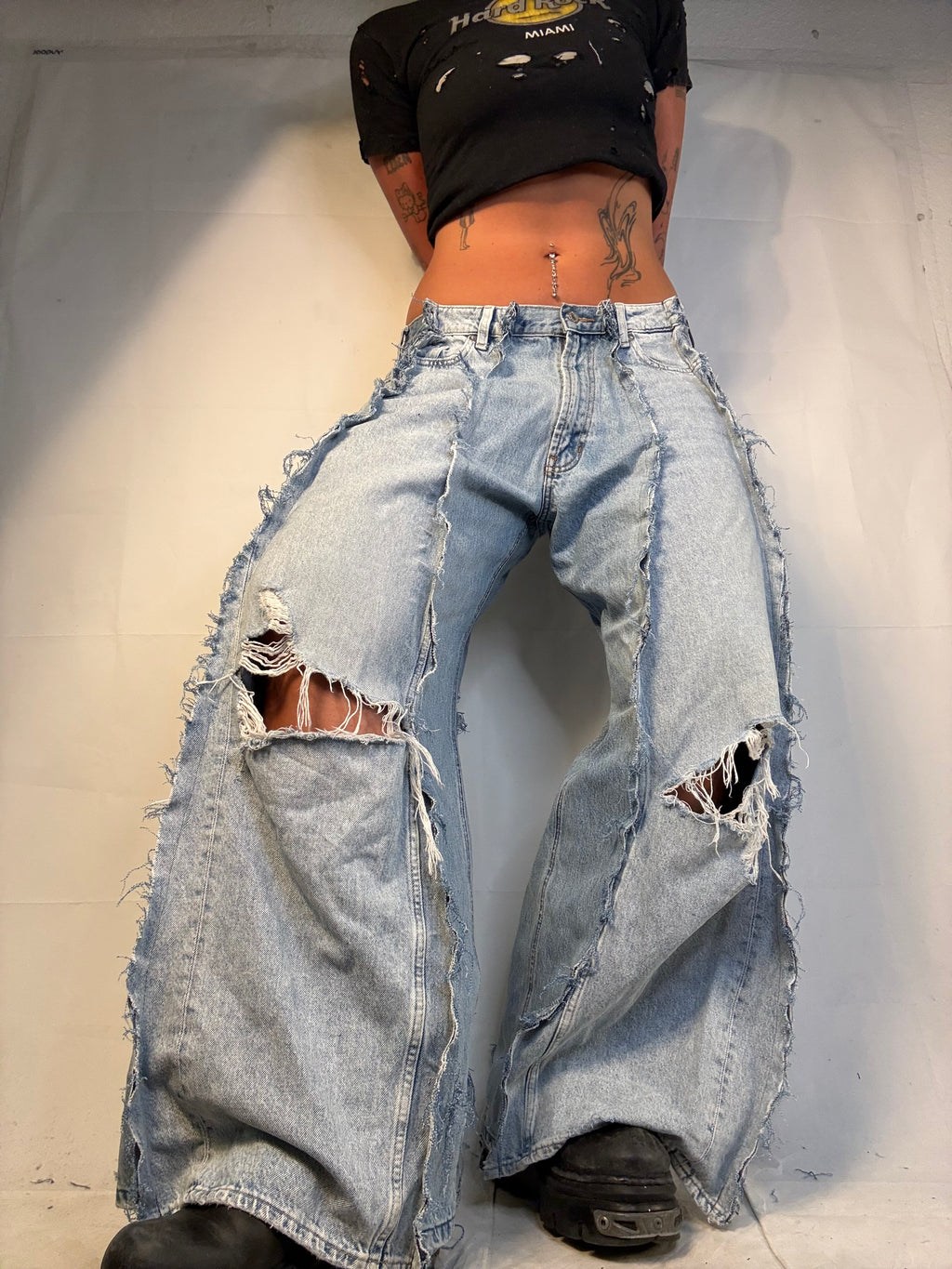 BAGGY RIPPED LIGHT DENIM SPG PANTS