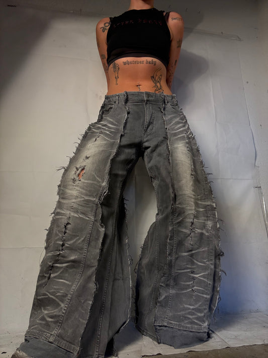 EXTRA BAGGY DISTRESSED DARK GREY SPG PANTS