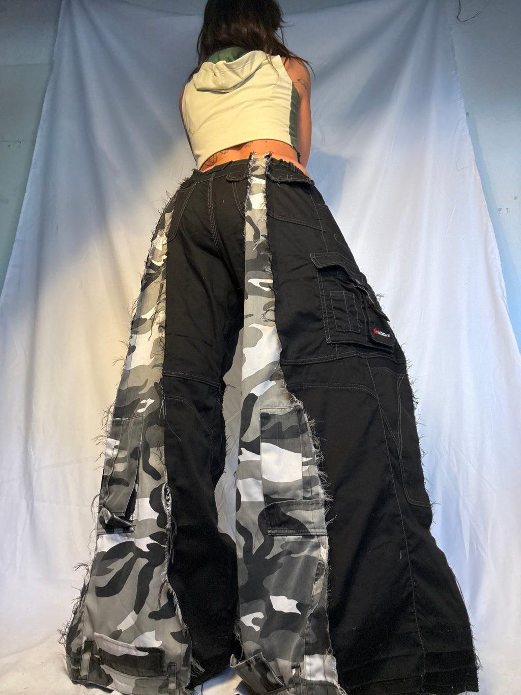 EXTRA BAGGY CARGO WHITE/BLACK CAMO SPG PANTS