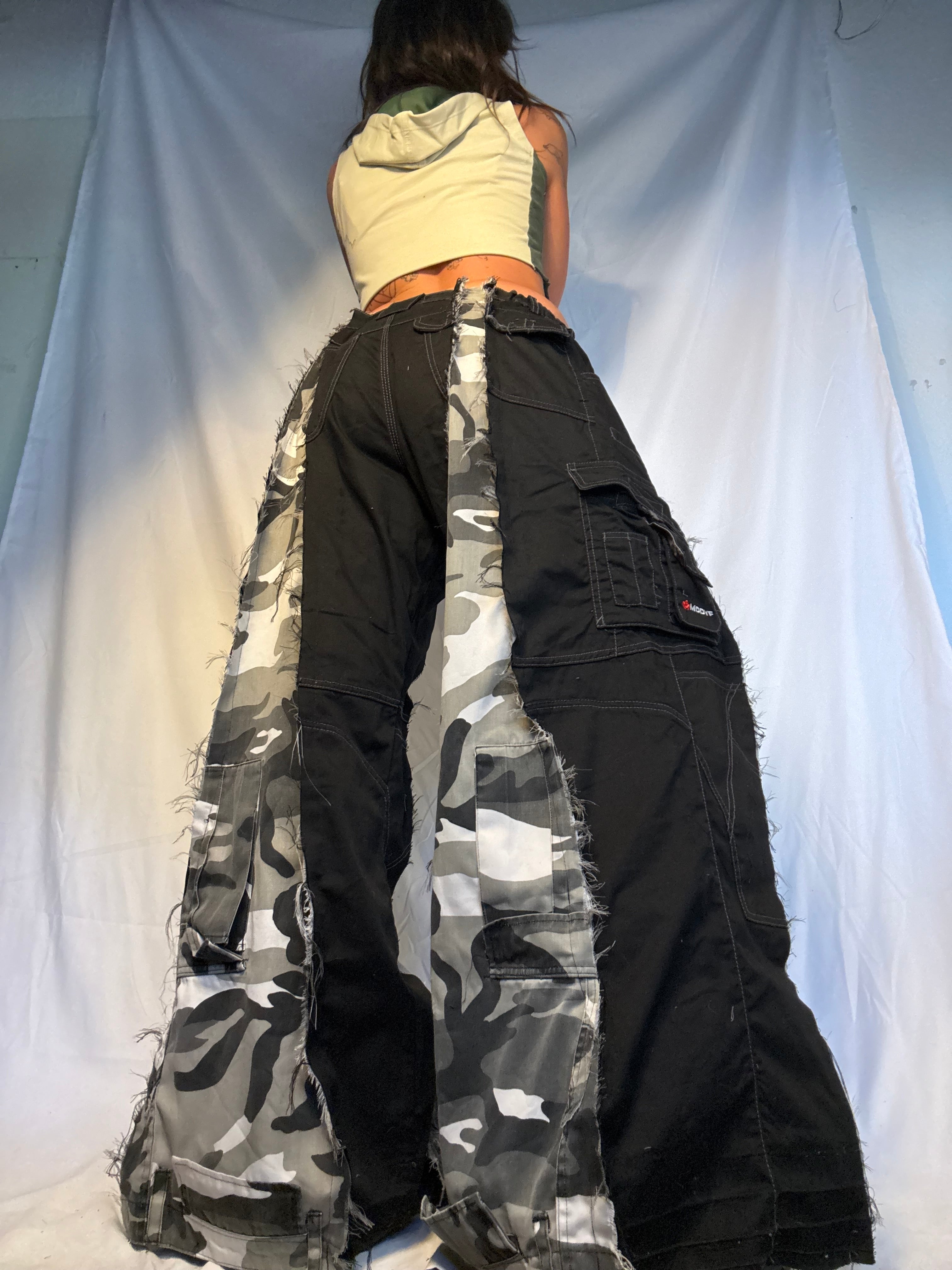 EXTRA BAGGY CARGO WHITE/BLACK CAMO SPG PANTS