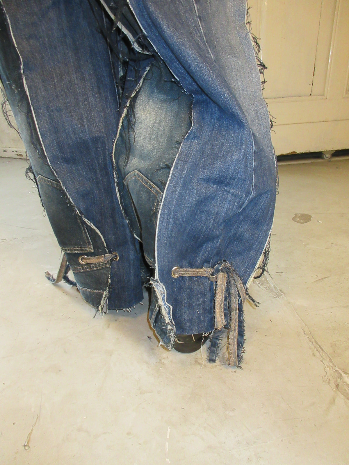 BAGGY TIE-IN DARK DENIM SPG PANTS