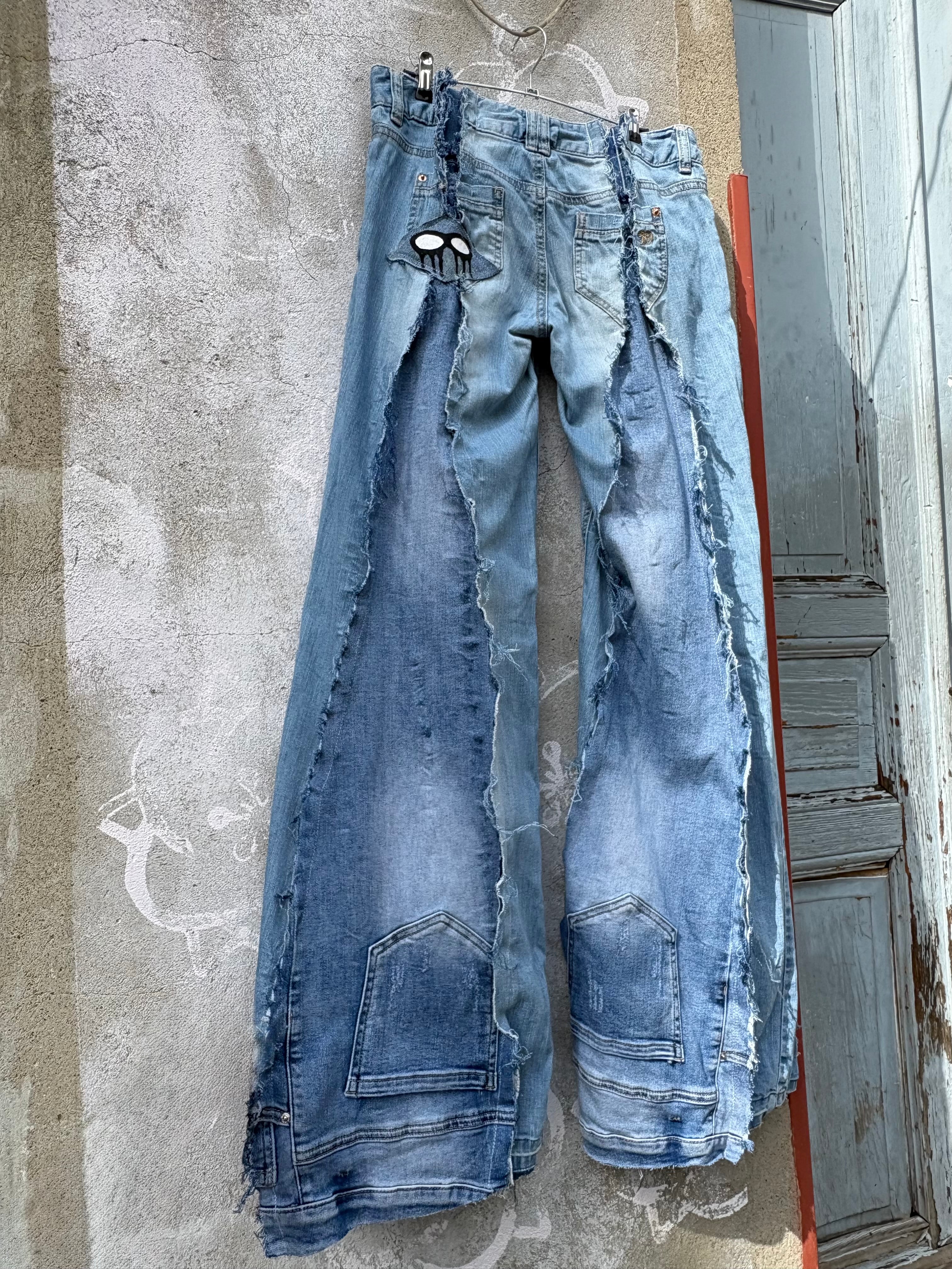 FLARED DISTRESSED LIGHT DENIM SPG PANTS