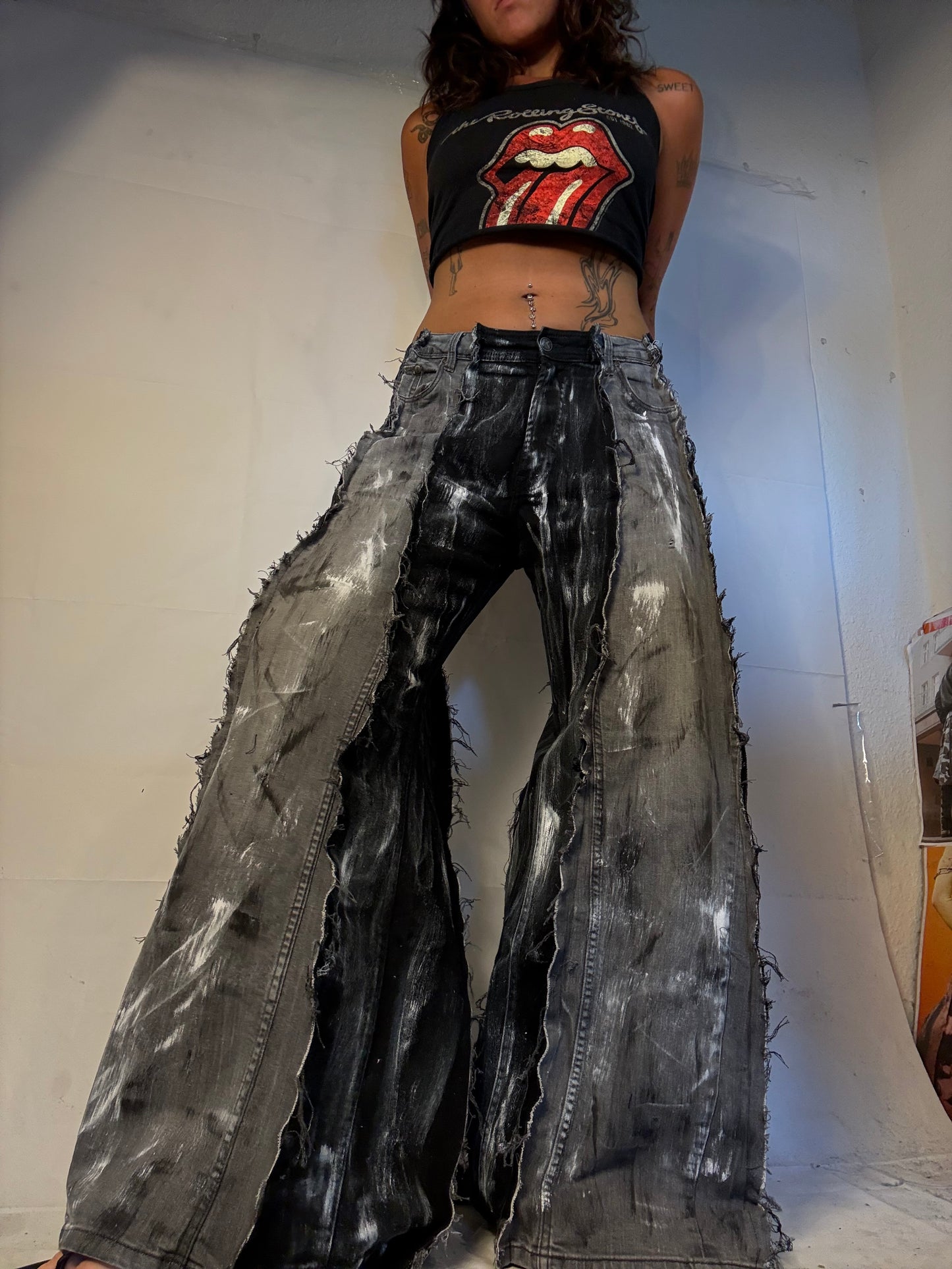 LONG FLARED STAINED ROCK BLACK/GREY SPG PANTS