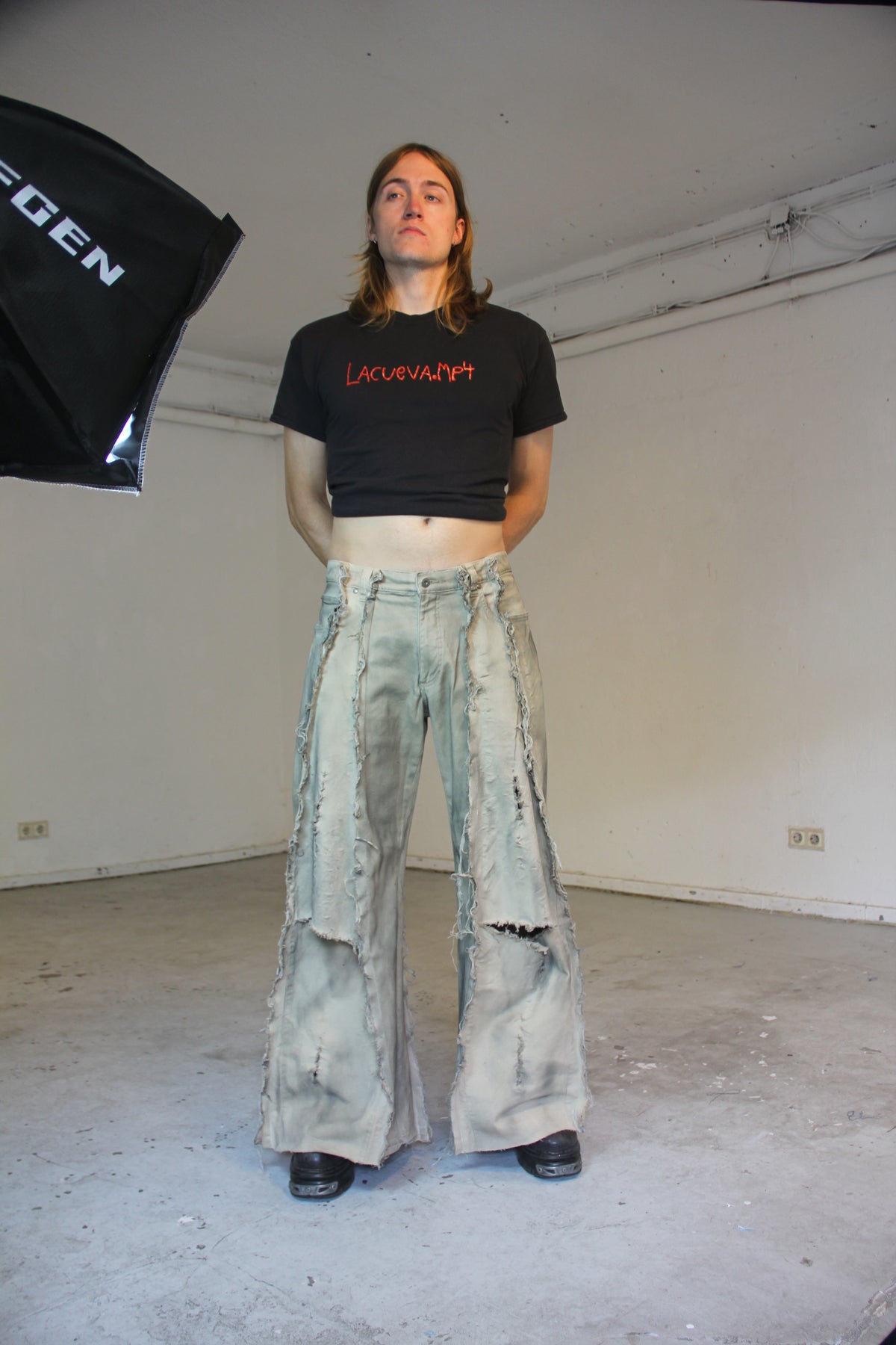 BAGGY RIPPED GREY-STAINED SPG PANTS