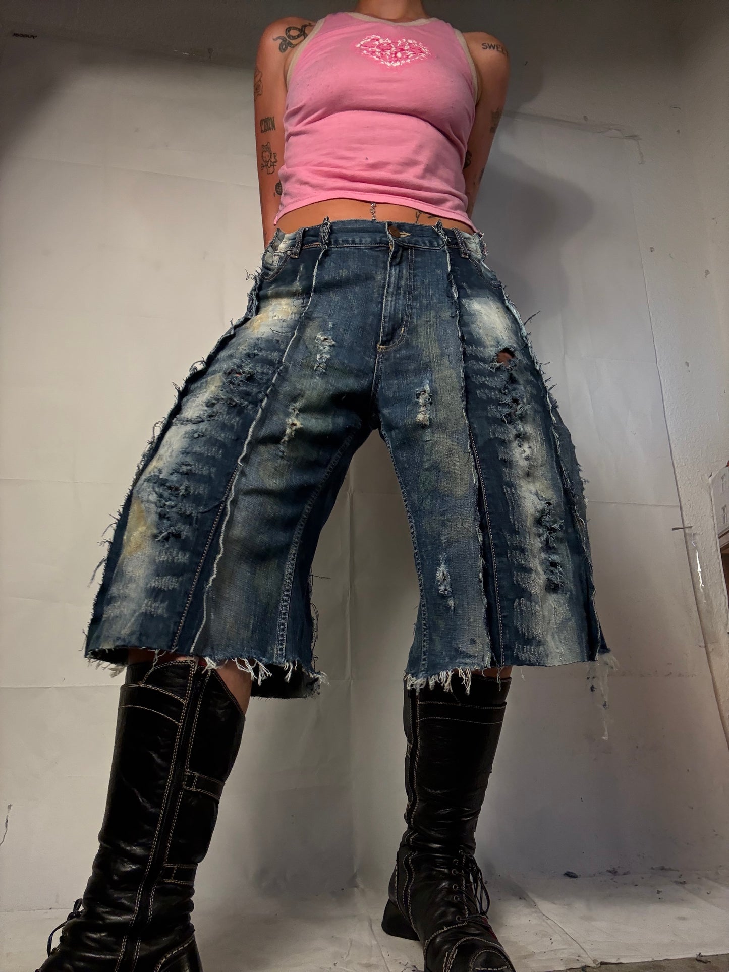 RIPPED BLEACHED DENIM SPG JORTS