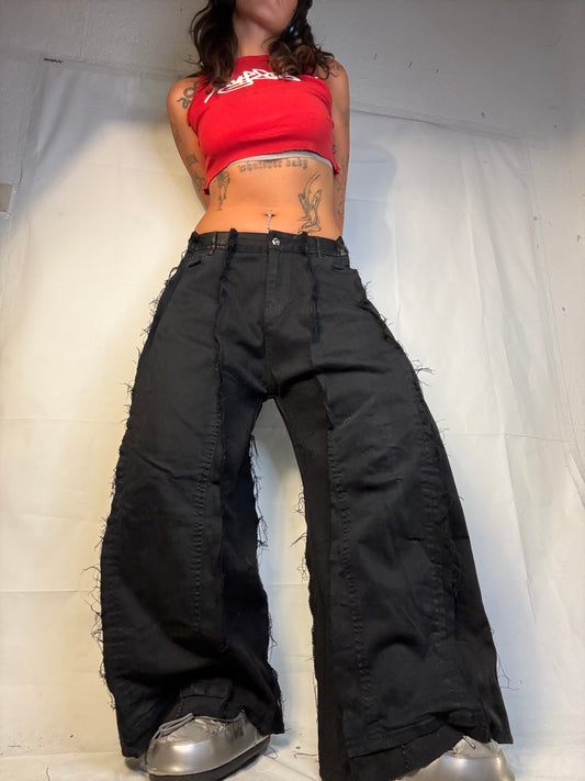BAGGY ALL BLACK SKATER SPG PANTS W DETAIL ON BACK