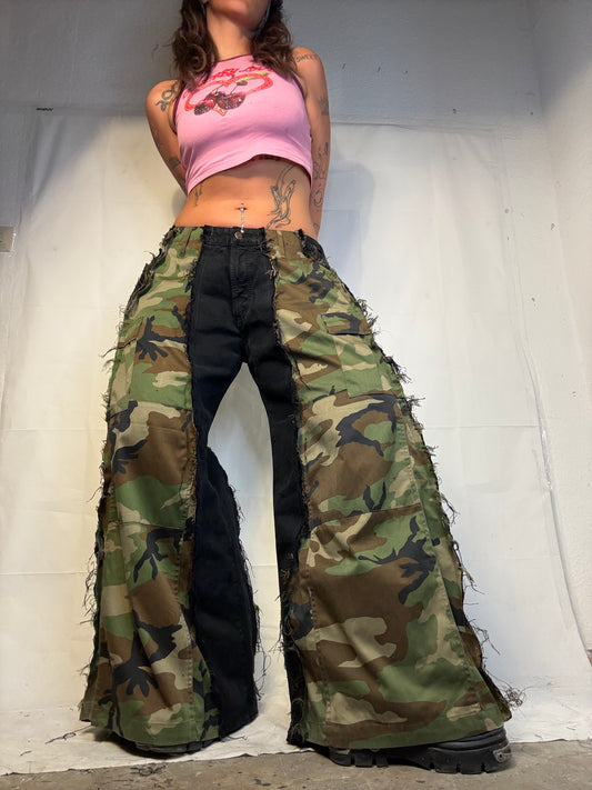 BAGGY LONG CAMO/BLACK SPG PANTS