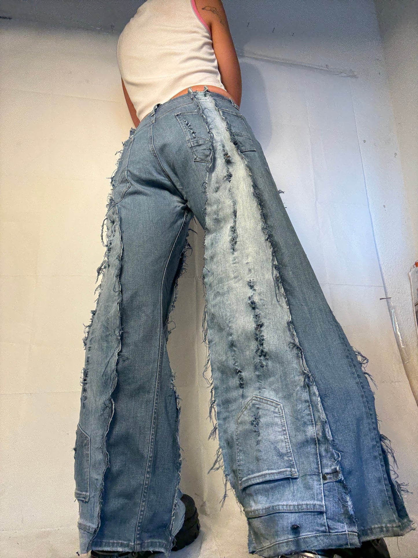 BAGGY DISTRESSED LIGHT DENIM SPG PANTS