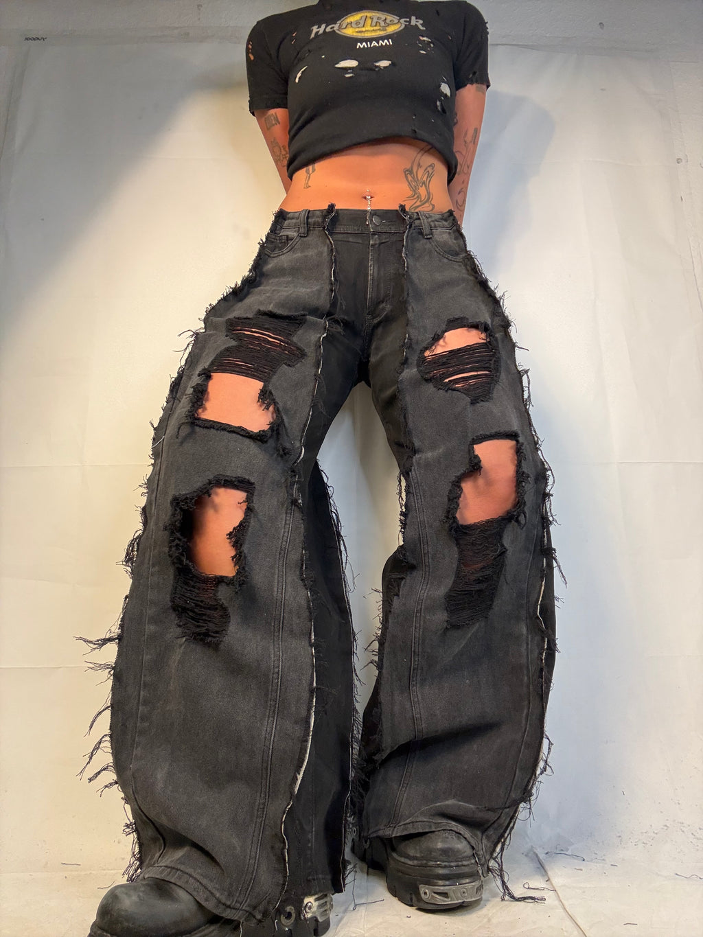 BAGGY RIPPED BLACK SPG PANTS