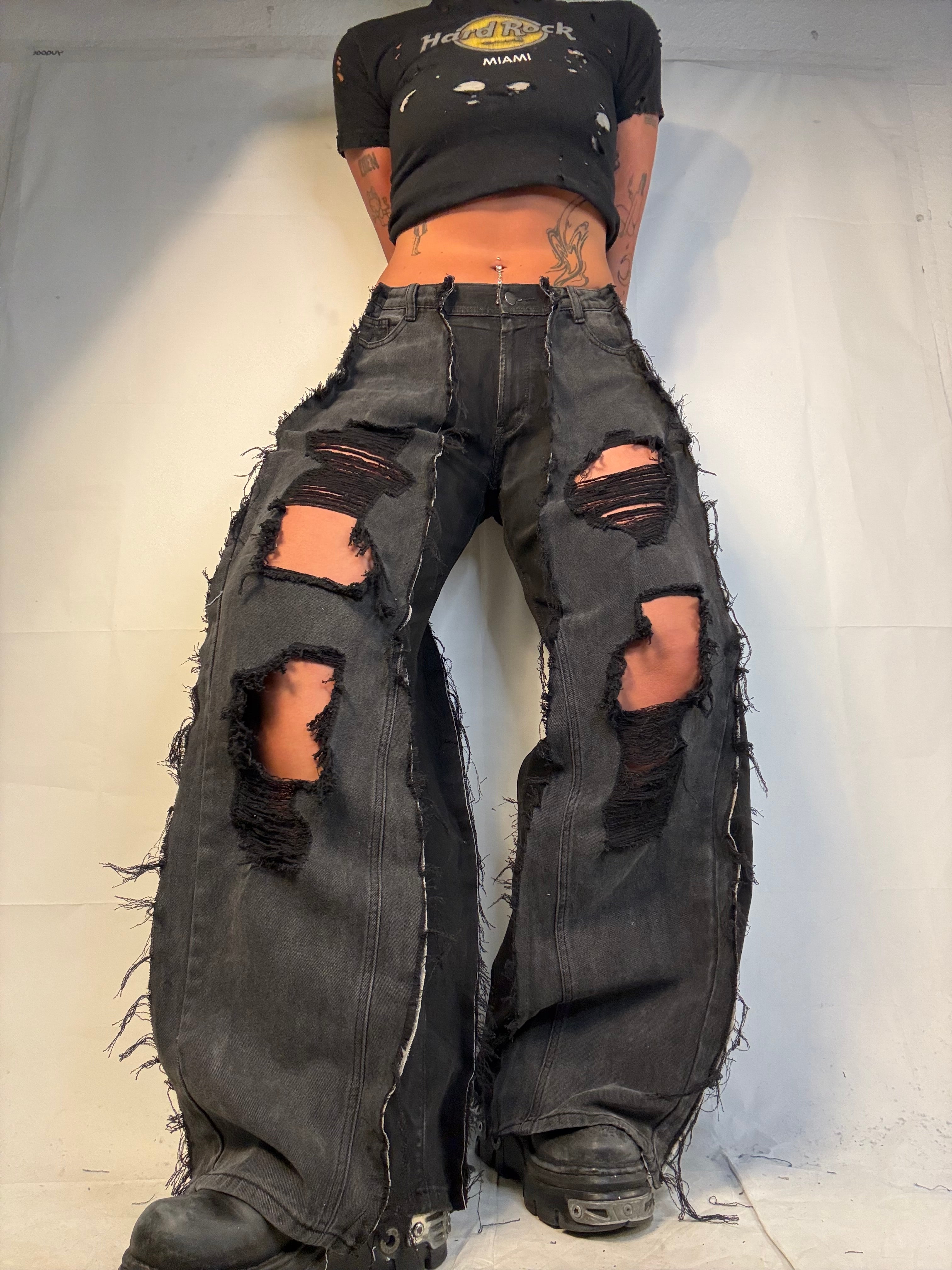 BAGGY RIPPED BLACK SPG PANTS