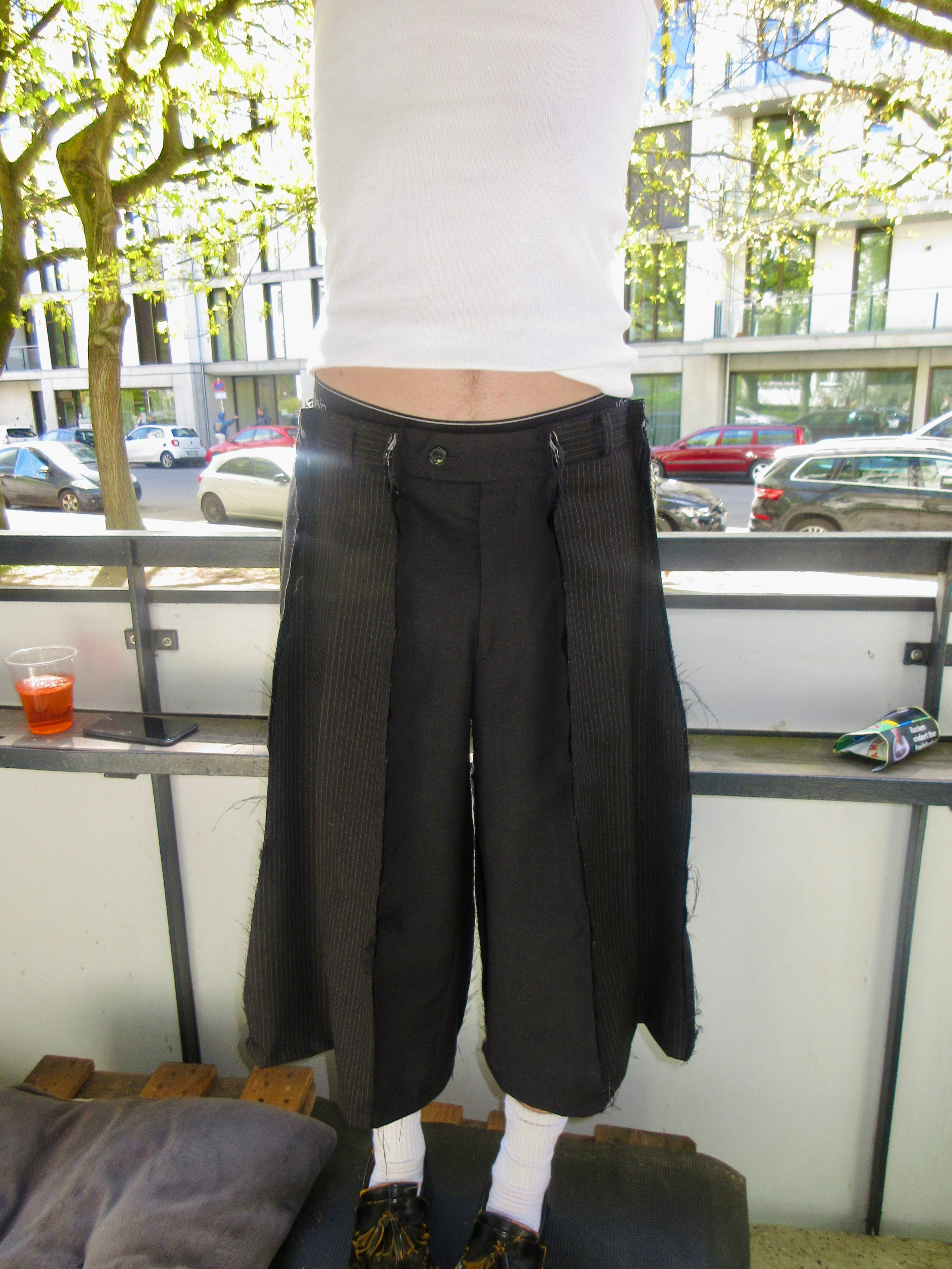 BLACK/PINSTRIBE SPG SUIT-JORTS