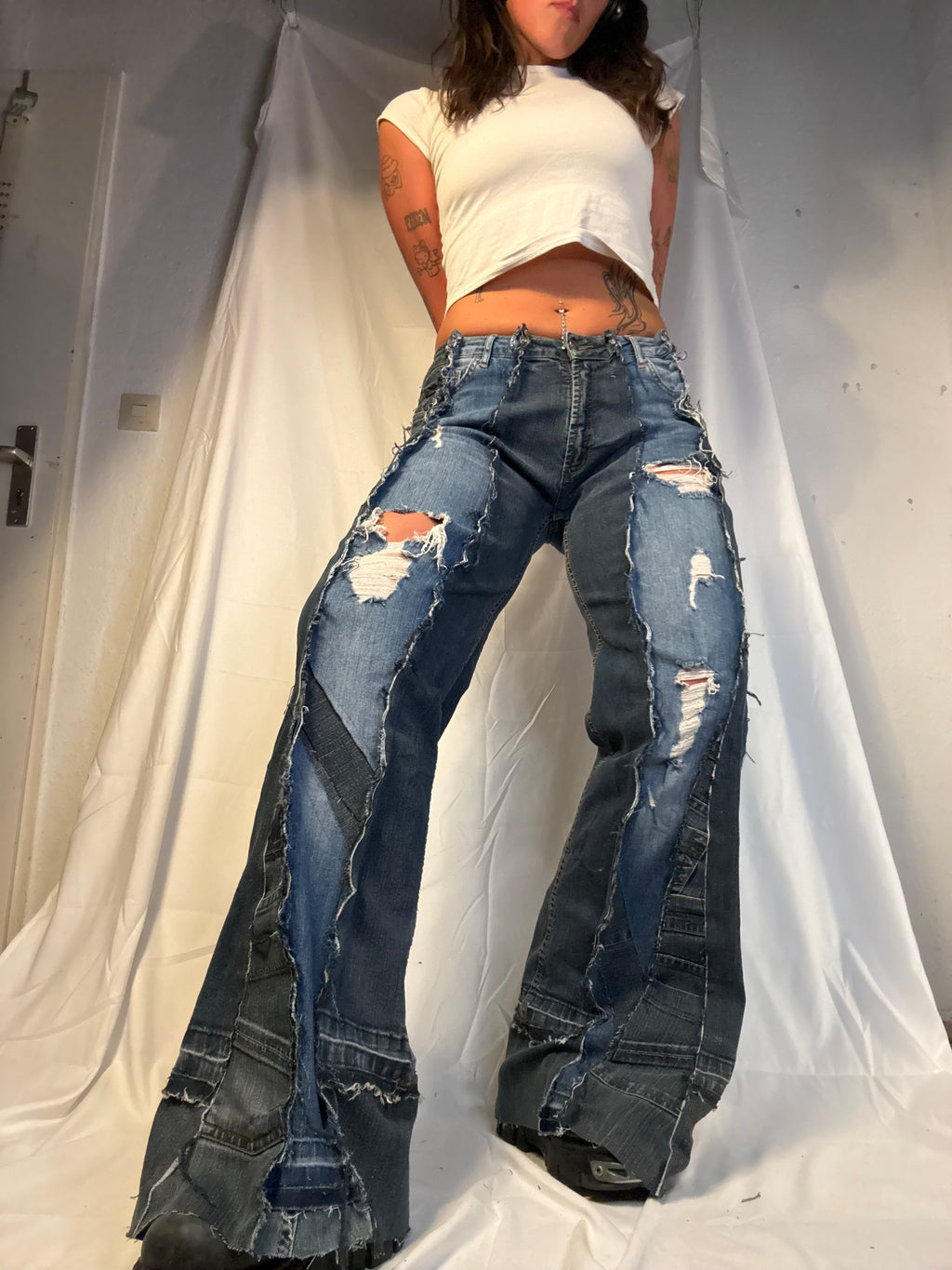 LIGHT SLIM PATCHED RIPPED DENIM SPG PANTS