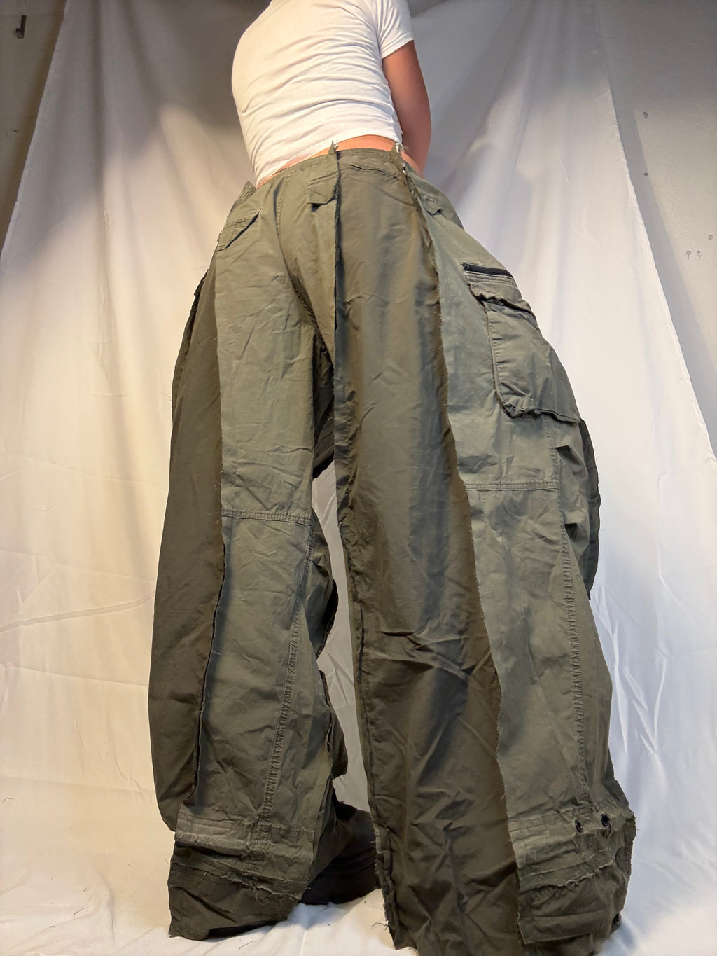 BAGGY DARK GREEN SPG PARACHUTE PANTS