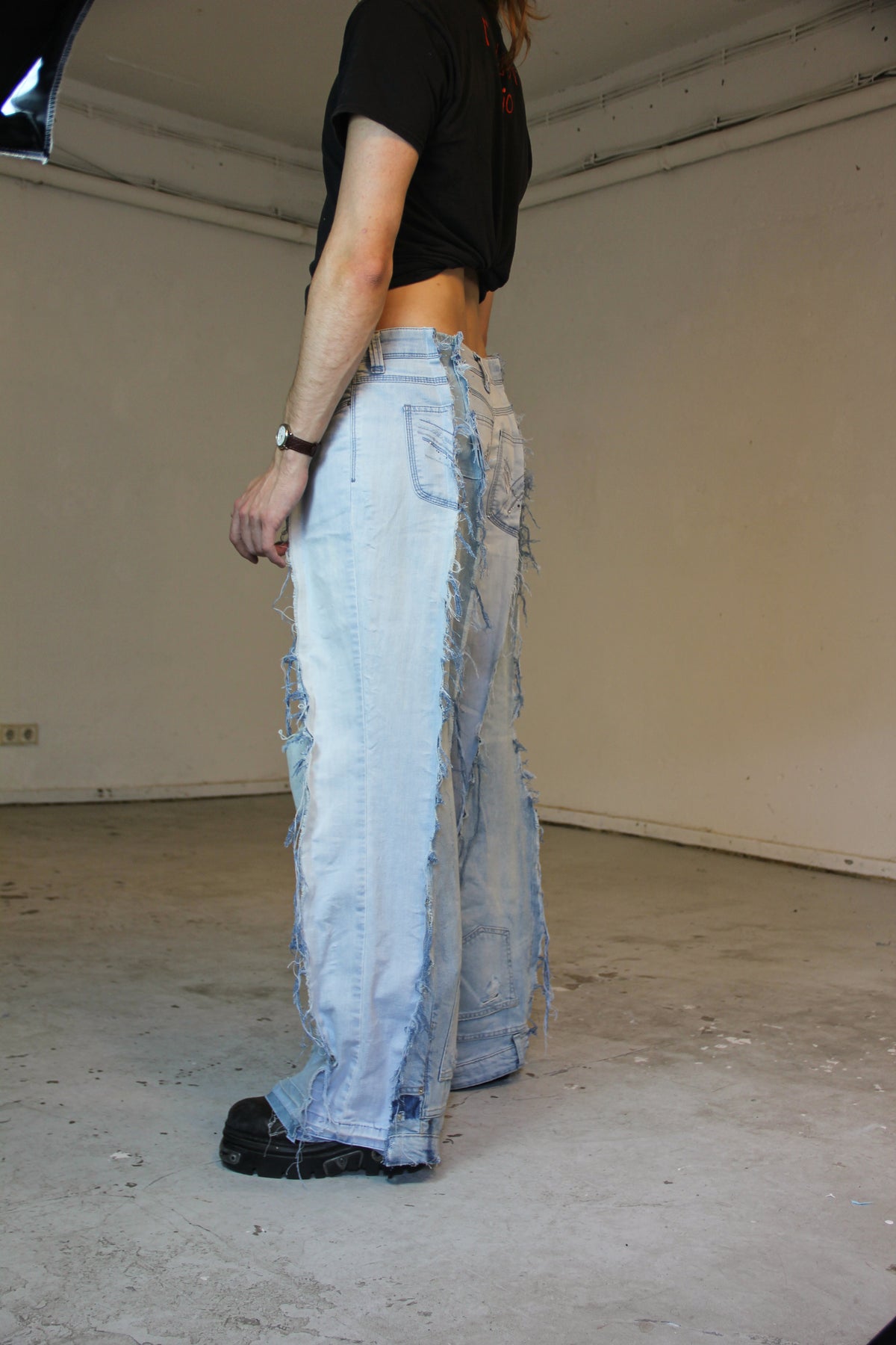 FLARED DISTRESSED LIGHT DENIM SPG PANTS