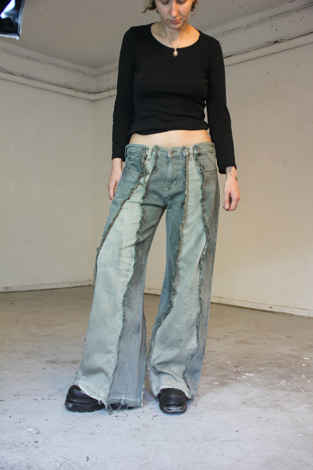 BAGGY STAINED LINOLEUM GREEN DENIM SPG PANTS